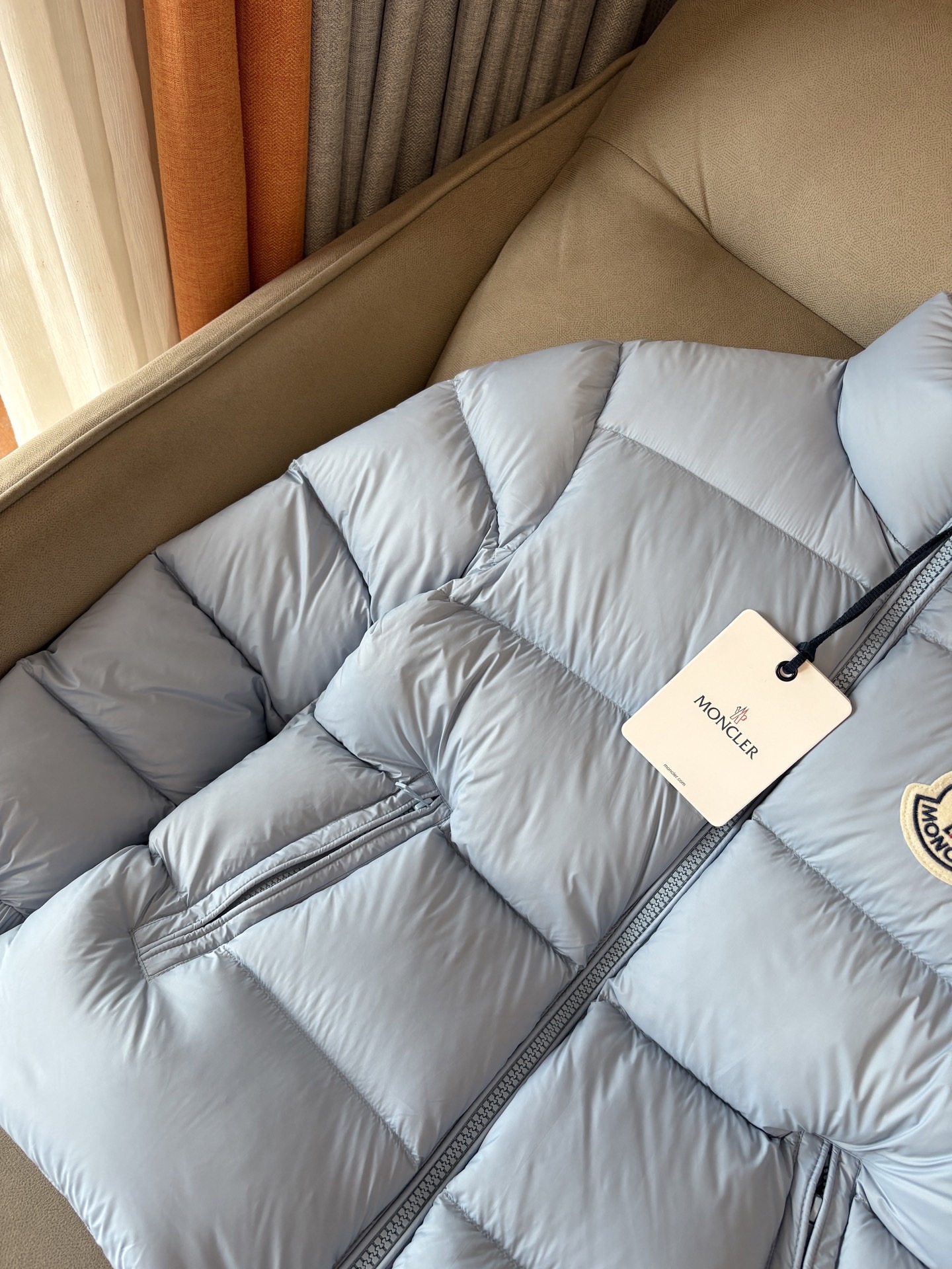 【人気商品】𝐌𝐎𝐍𝐂𝐋𝐄𝐑 モンクレール ビッグロゴ ダウンジャケット ユニセックスモデル