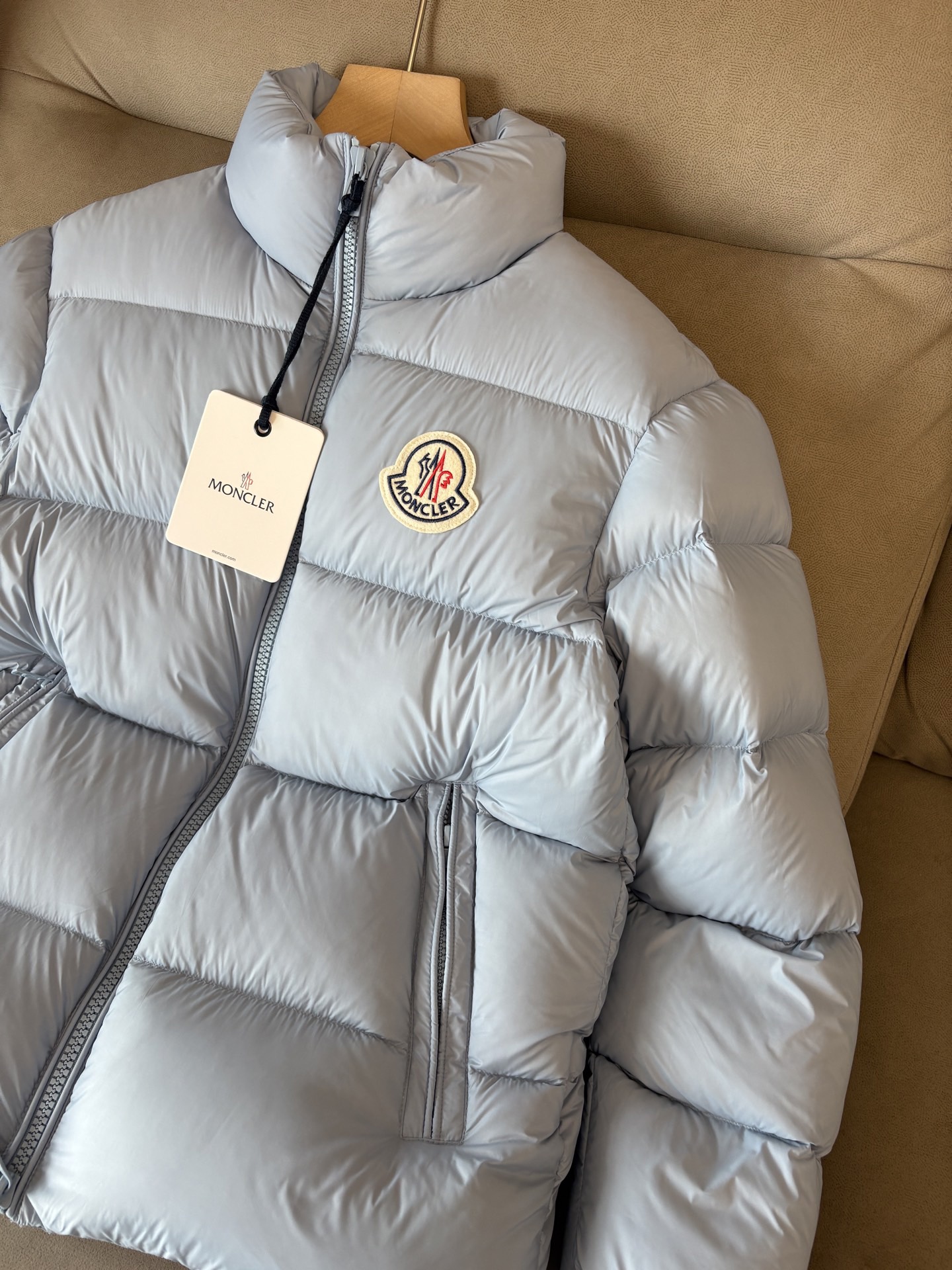 【人気商品】𝐌𝐎𝐍𝐂𝐋𝐄𝐑 モンクレール ビッグロゴ ダウンジャケット ユニセックスモデル