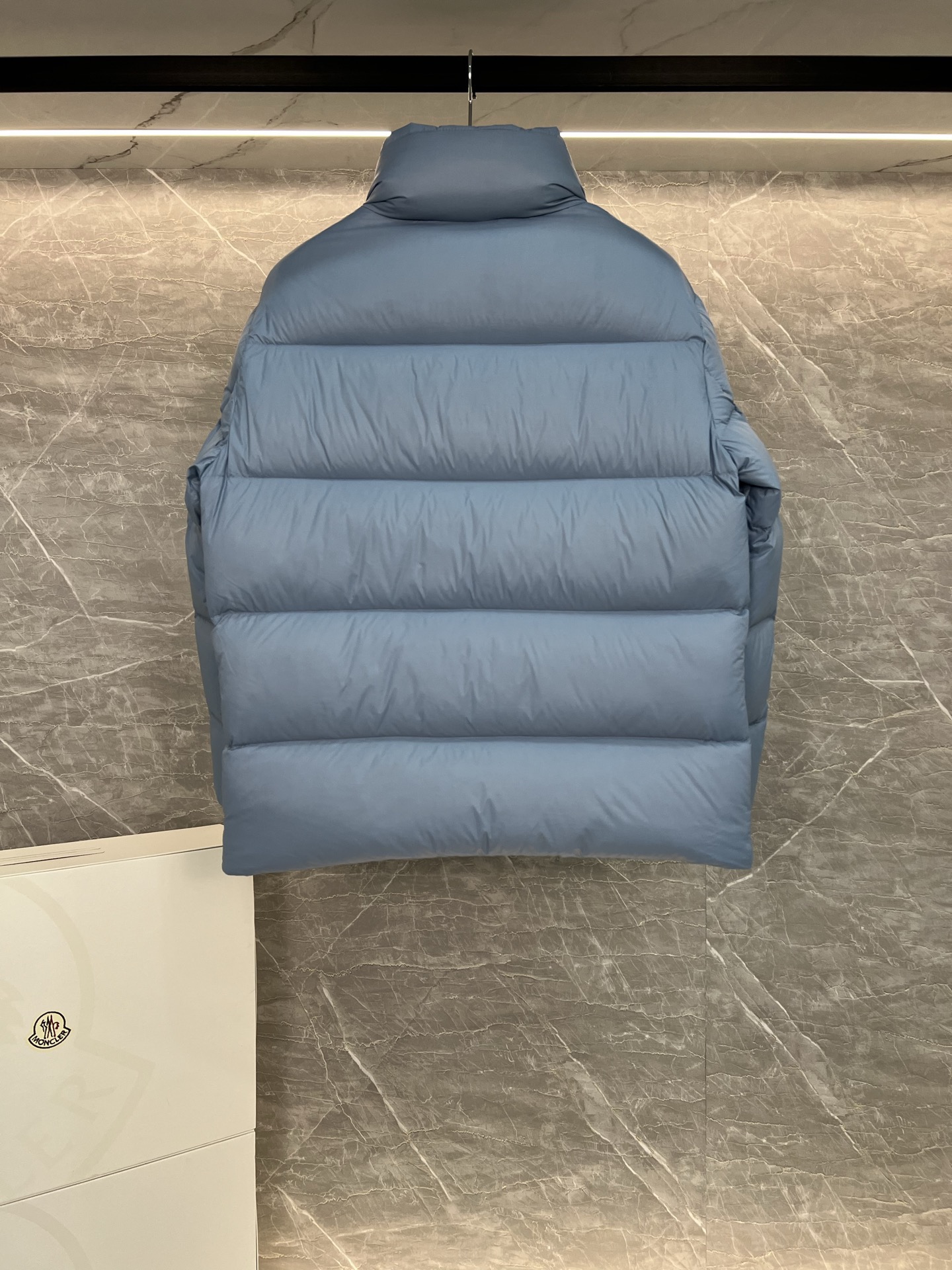 【人気商品】𝐌𝐎𝐍𝐂𝐋𝐄𝐑 モンクレール ビッグロゴ ダウンジャケット ユニセックスモデル