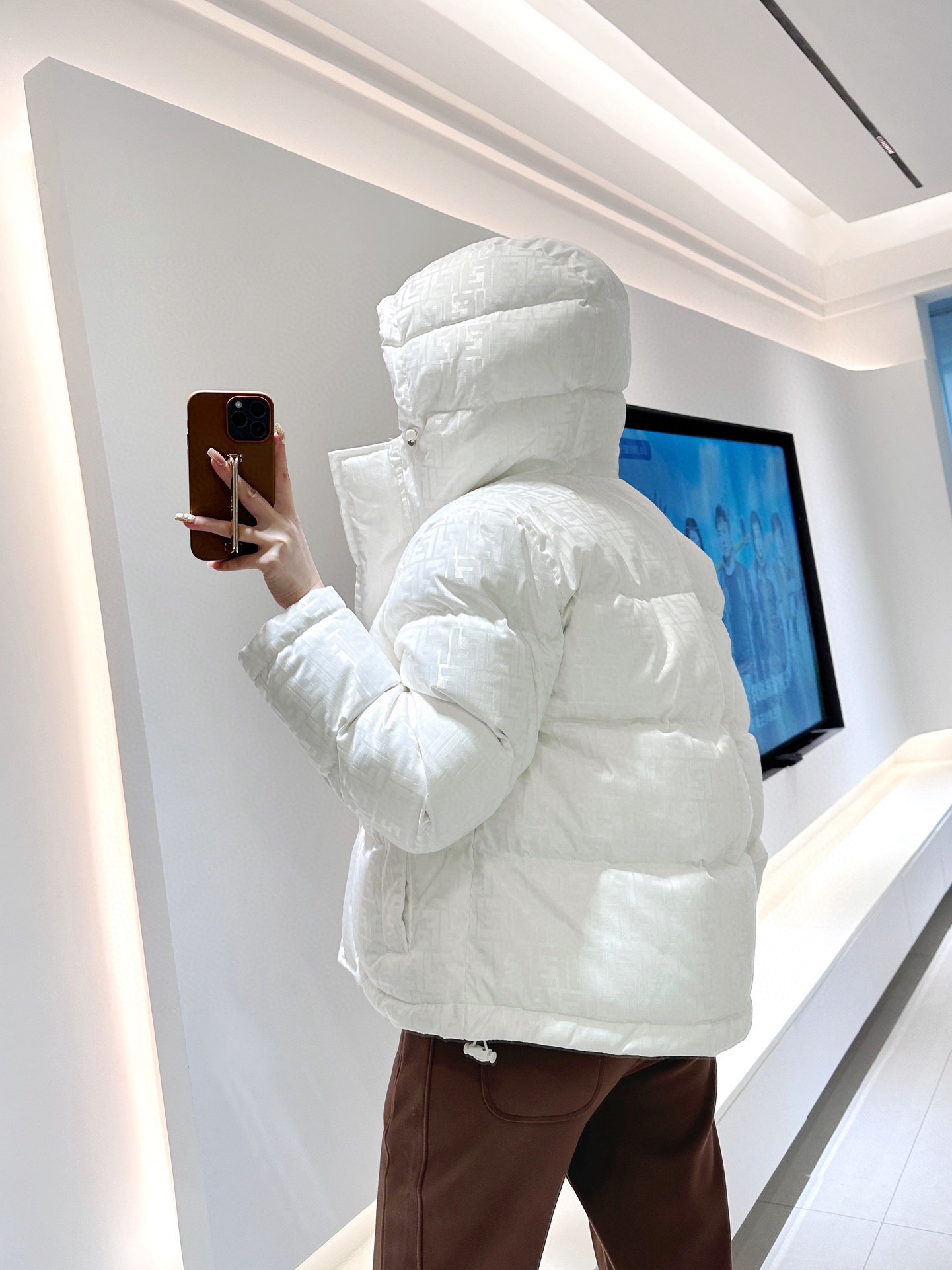 FENDI フェンディ フルロゴ ダウンジャケットMONCLER