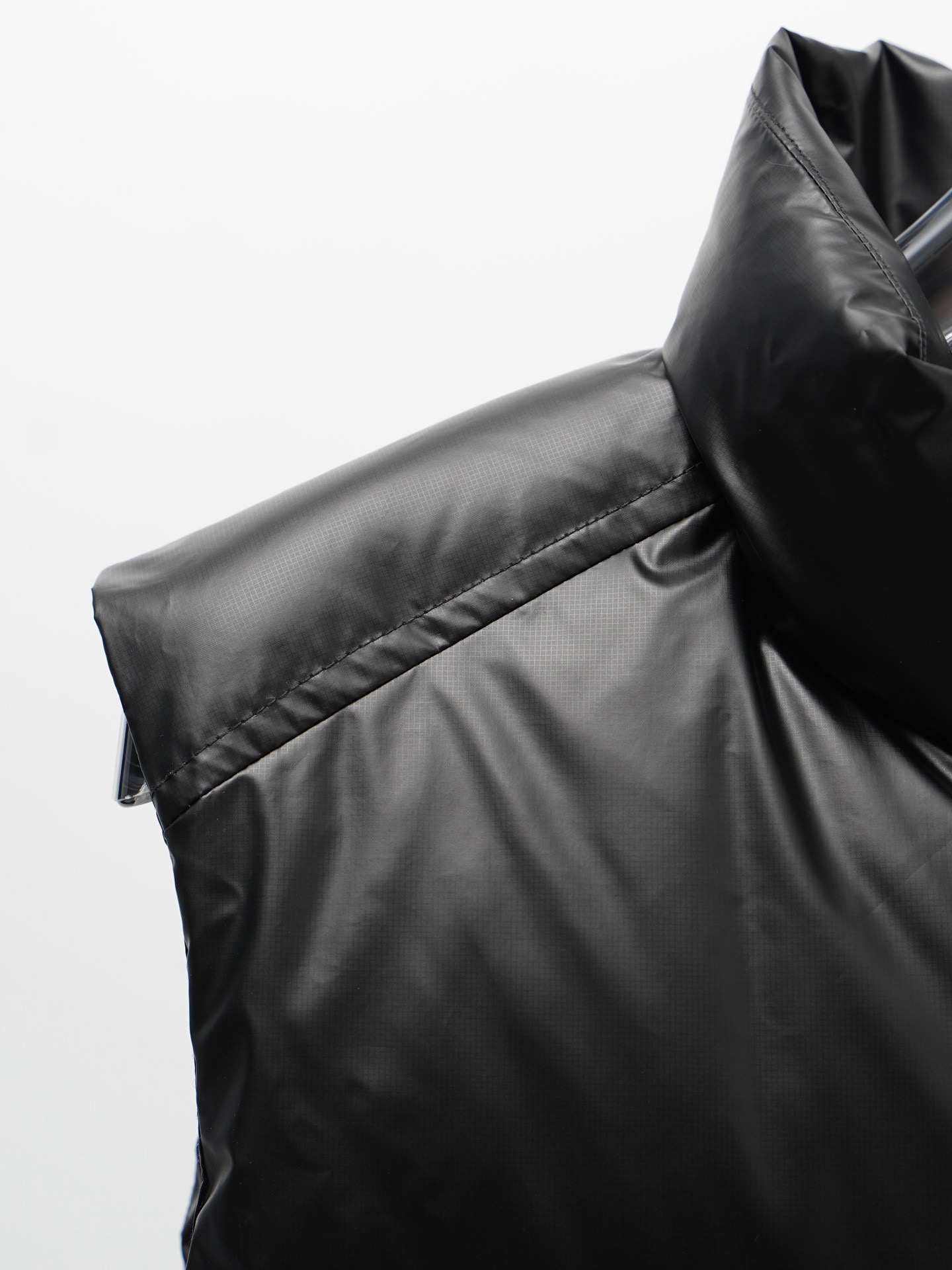 PRADAプラダ 冬季新作 90％ホワイトダックダウン トライアングルロゴ ダウンベスト カップルモデルMONCLER