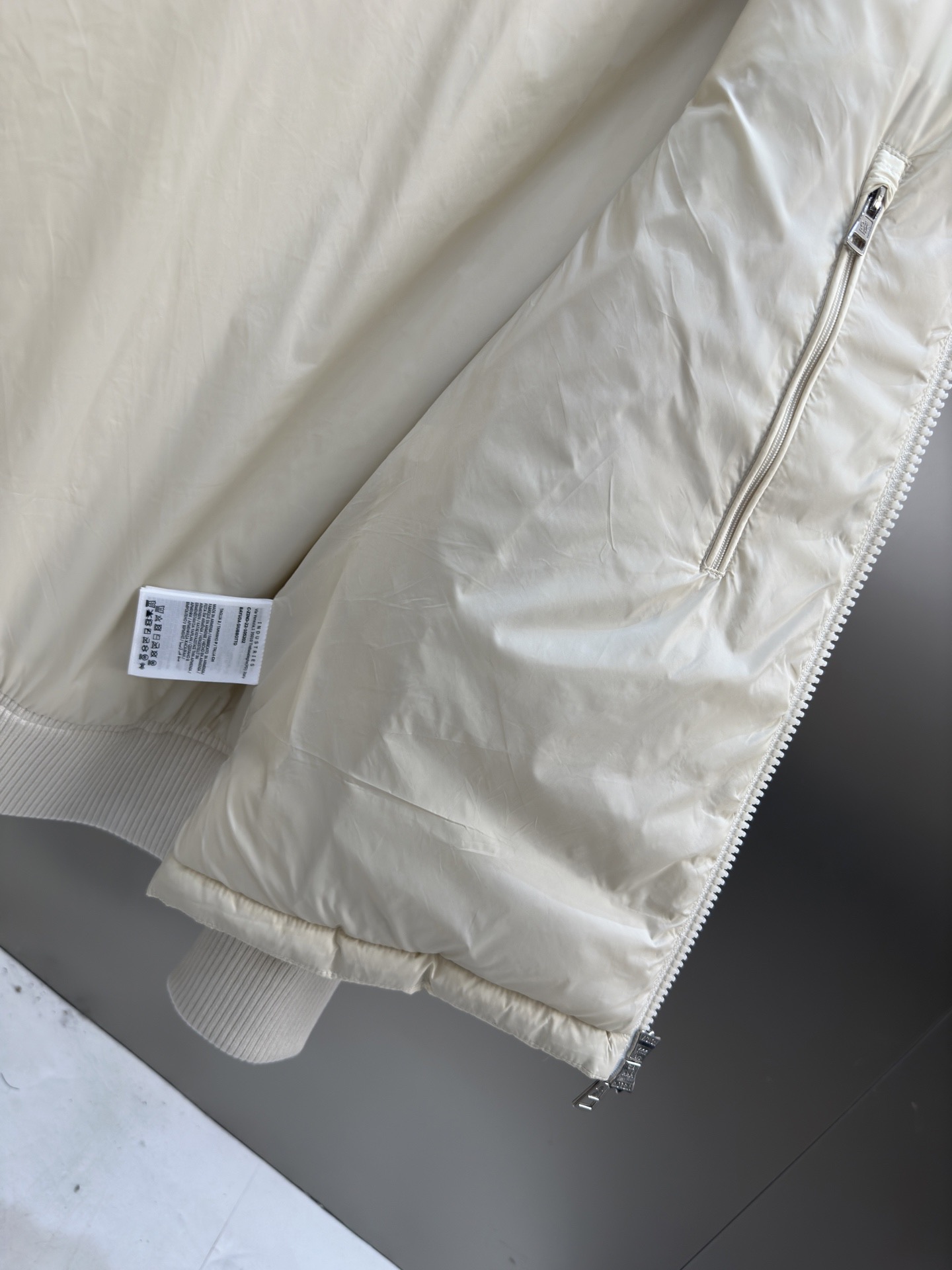 Moncler（モンクレール） 2025年最新作 ファッションデザイナーズモデル ダウン×ニットジャケット