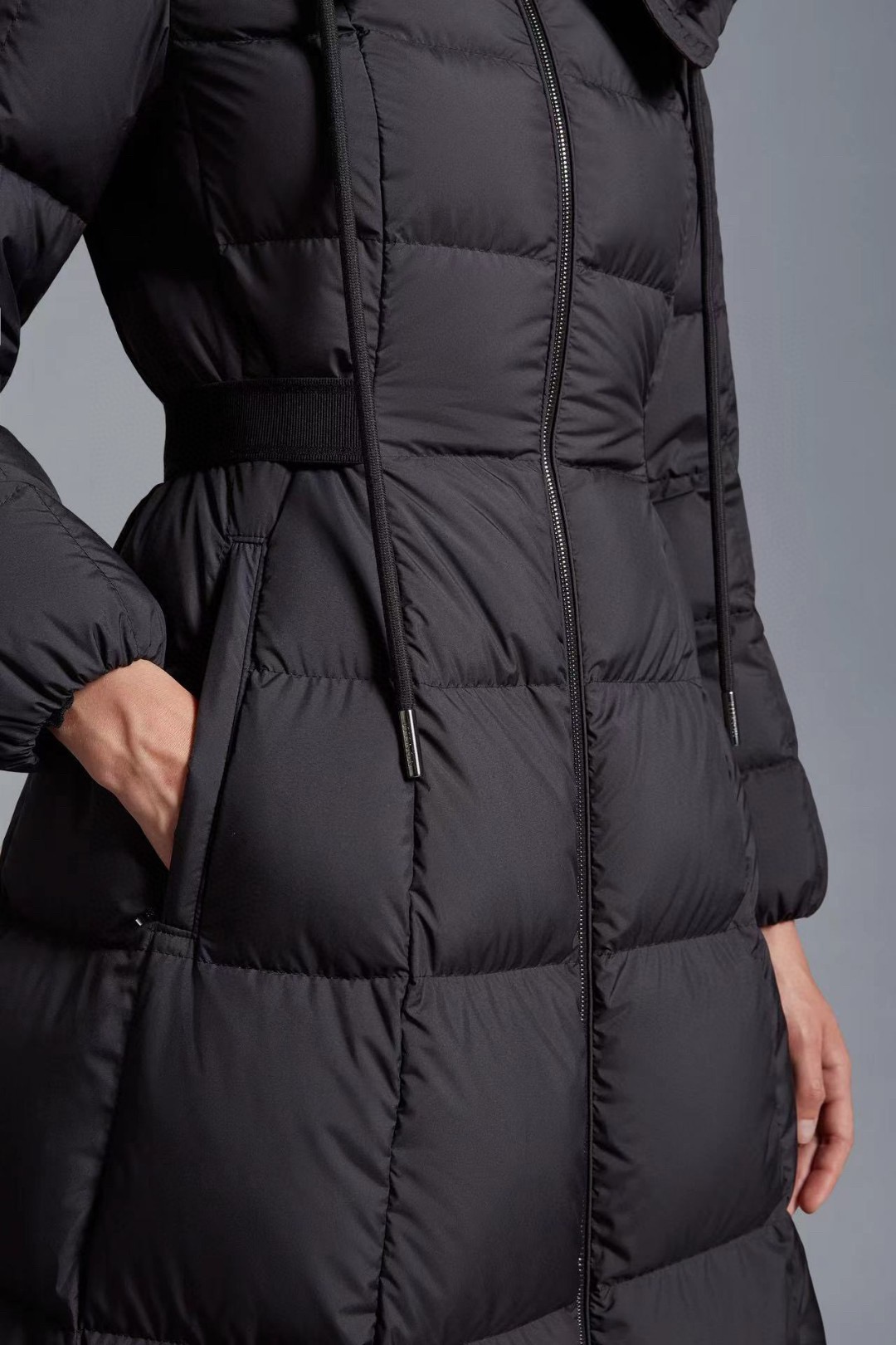 Moncler（モンクレール） 2025年最新作 逃亡中の王女 ファッションデザイナーズモデル ダウンジャケット レディース