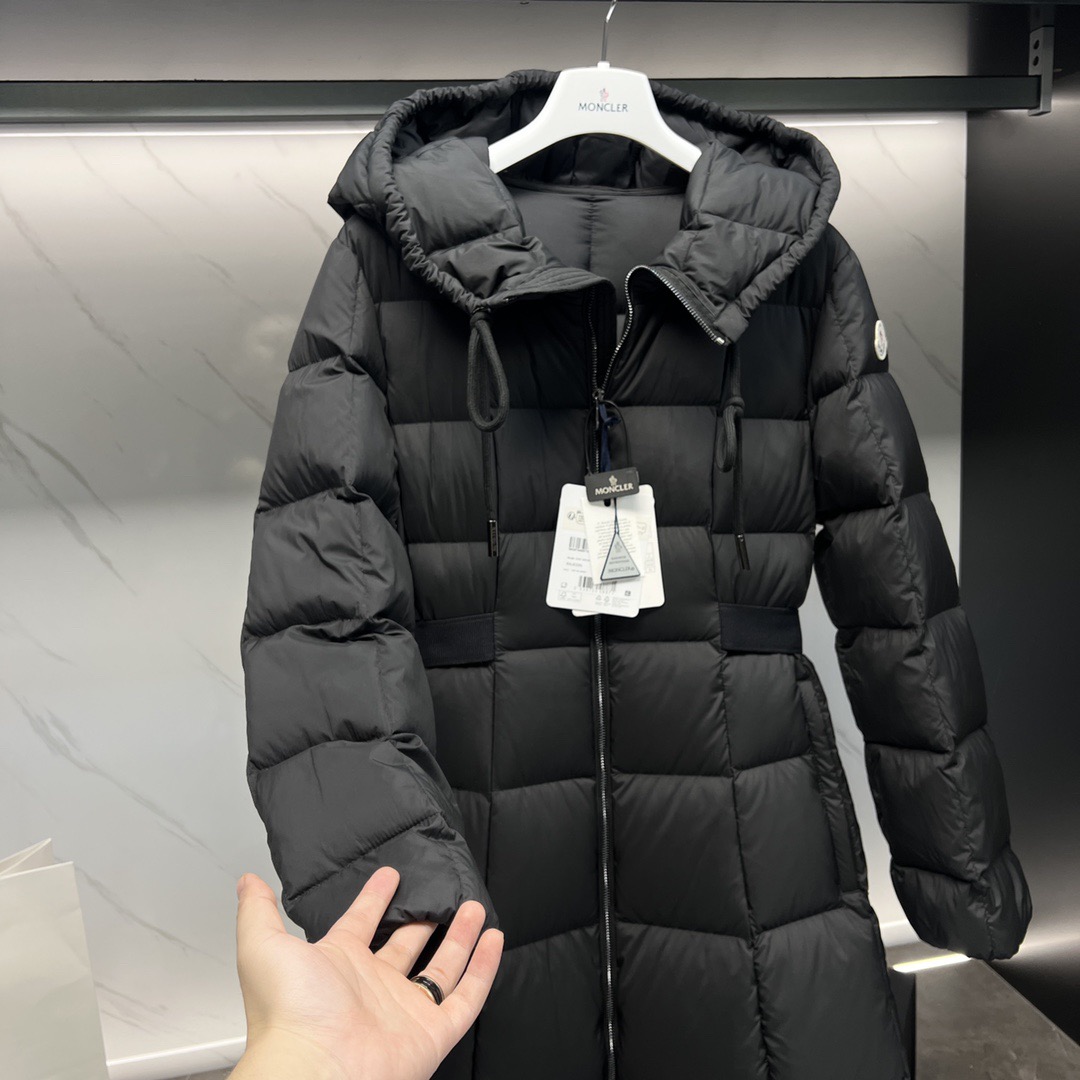 Moncler（モンクレール） 2025年最新作 逃亡中の王女 ファッションデザイナーズモデル ダウンジャケット レディース