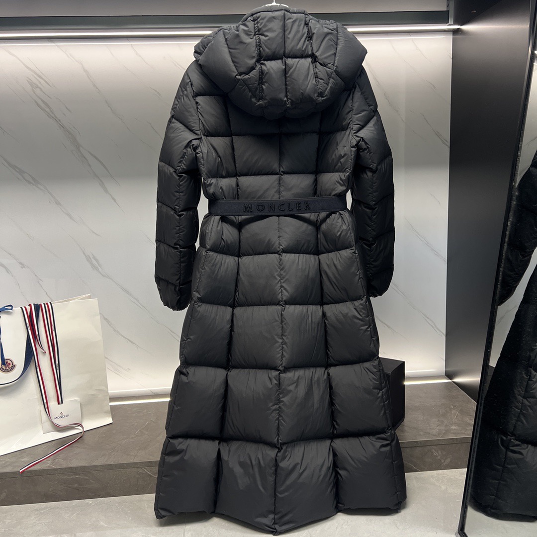 Moncler（モンクレール） 2025年最新作 逃亡中の王女 ファッションデザイナーズモデル ダウンジャケット レディース