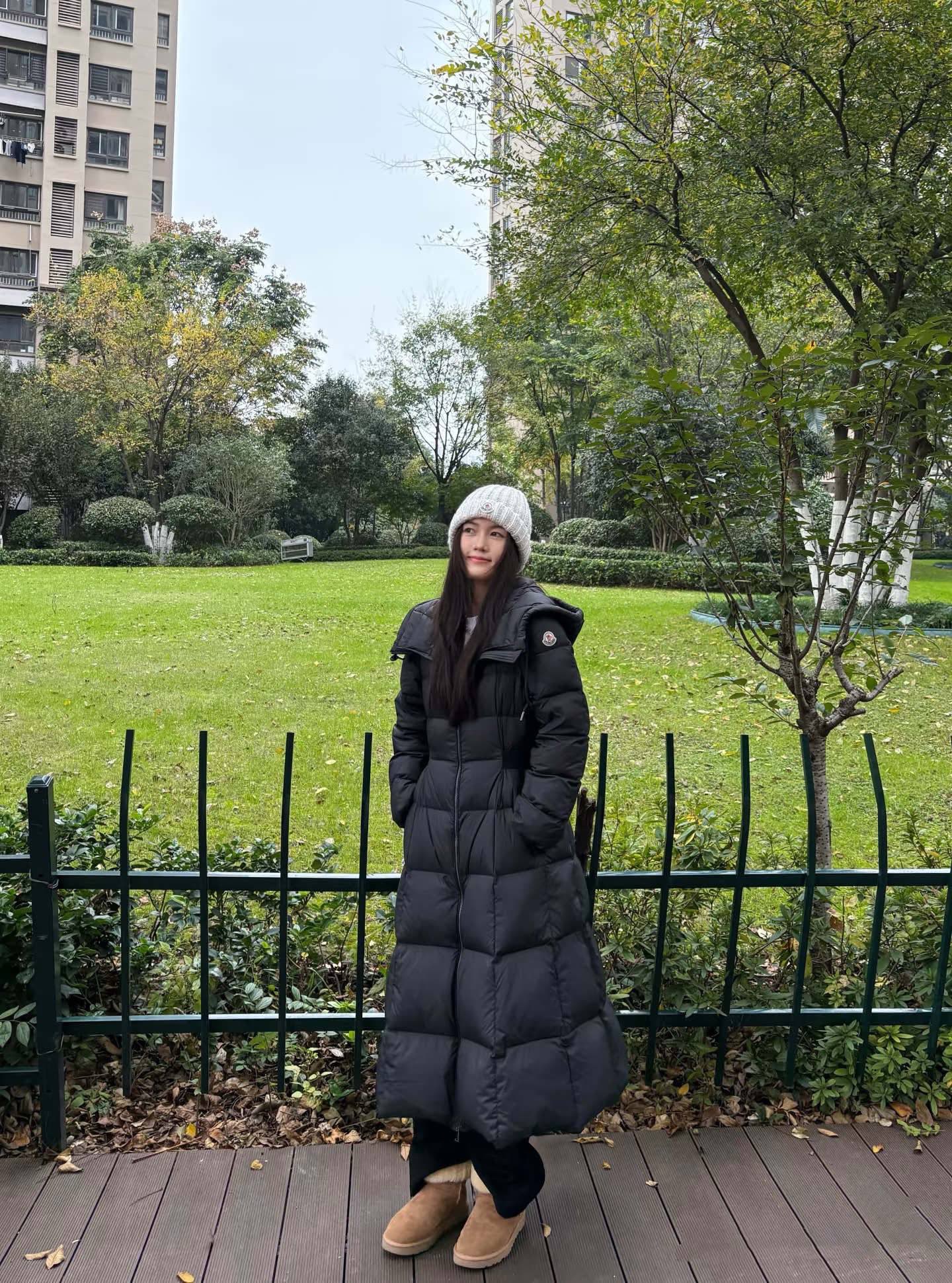 Moncler（モンクレール） 2025年最新作 逃亡中の王女 ファッションデザイナーズモデル ダウンジャケット レディース