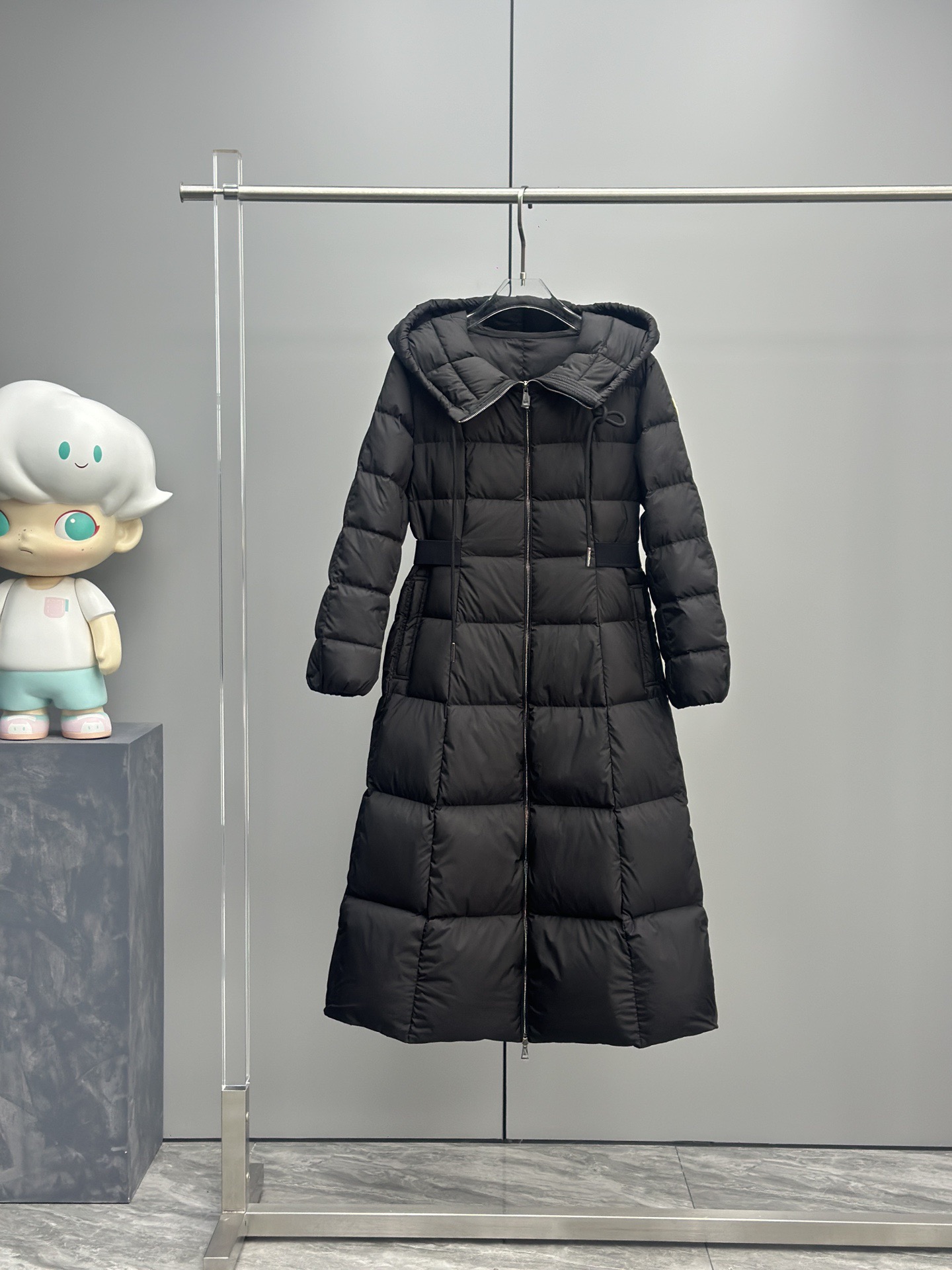 Moncler（モンクレール） 2025年最新作 逃亡中の王女 ファッションデザイナーズモデル ダウンジャケット レディース