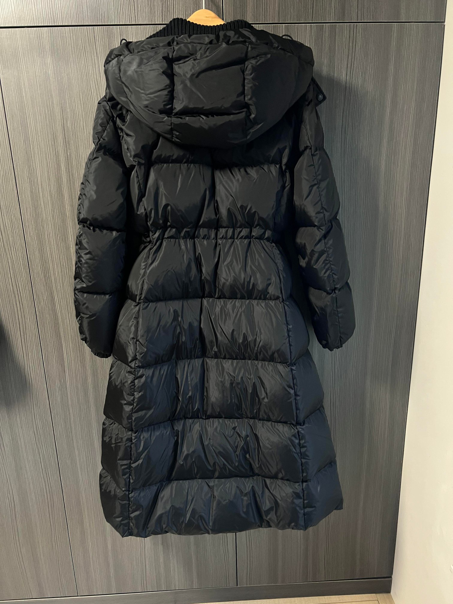 Moncler（モンクレール） 2025年最新作 逃亡中の王女 ファッションデザイナーズモデル ダウンジャケット レディース