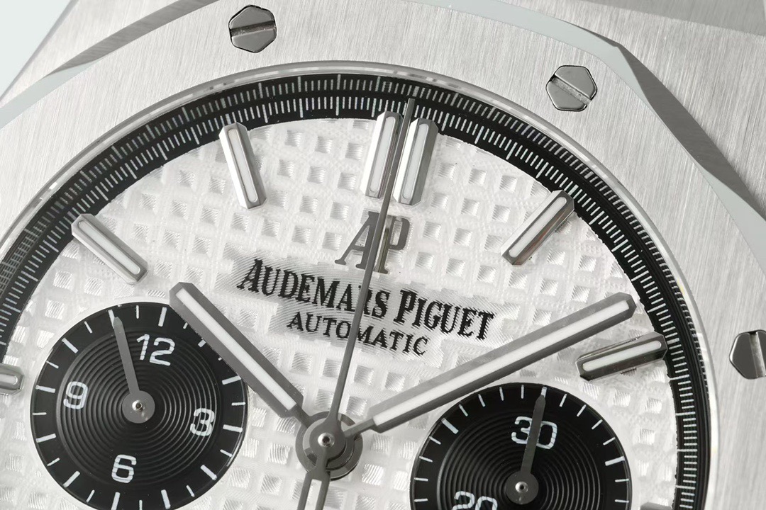 Audemars Piguet APオーデマピゲ ロイヤルオーク オフショア メンズ スポーツウォッチ ホワイト