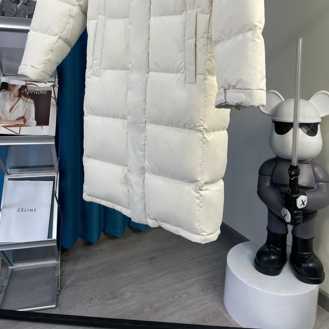 𝐓𝐡𝐞 𝐍𝐨𝐫𝐭𝐡 𝐅𝐚𝐜𝐞 F22 ノースフェイス ロングダウンコート 申ミナ（シン・ミナ）着用モデルmoncler