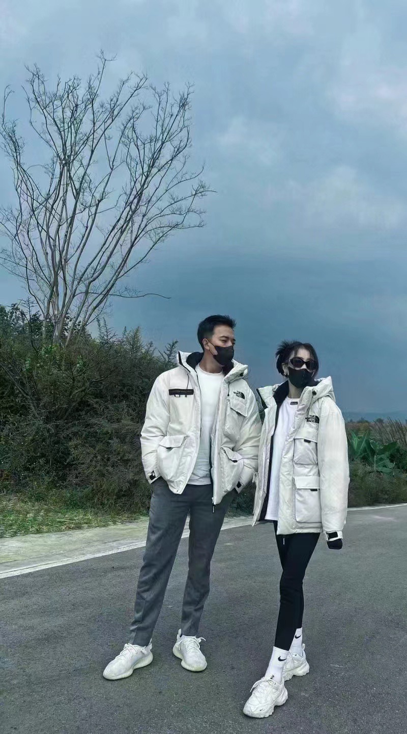 𝐓𝐡𝐞 𝐍𝐨𝐫𝐭𝐡 𝐅𝐚𝐜𝐞 F22 ノースフェイス 大きなポケット付きワークスタイルダウンコート 申ミナ（シン・ミナ）着用モデルmoncler