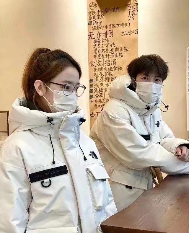 𝐓𝐡𝐞 𝐍𝐨𝐫𝐭𝐡 𝐅𝐚𝐜𝐞 F22 ノースフェイス 大きなポケット付きワークスタイルダウンコート 申ミナ（シン・ミナ）着用モデルmoncler