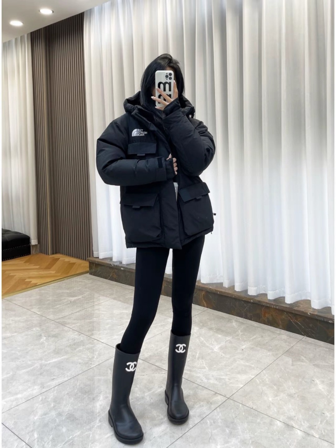 𝐓𝐡𝐞 𝐍𝐨𝐫𝐭𝐡 𝐅𝐚𝐜𝐞 F22 ノースフェイス 大きなポケット付きワークスタイルダウンコート 申ミナ（シン・ミナ）着用モデルmoncler