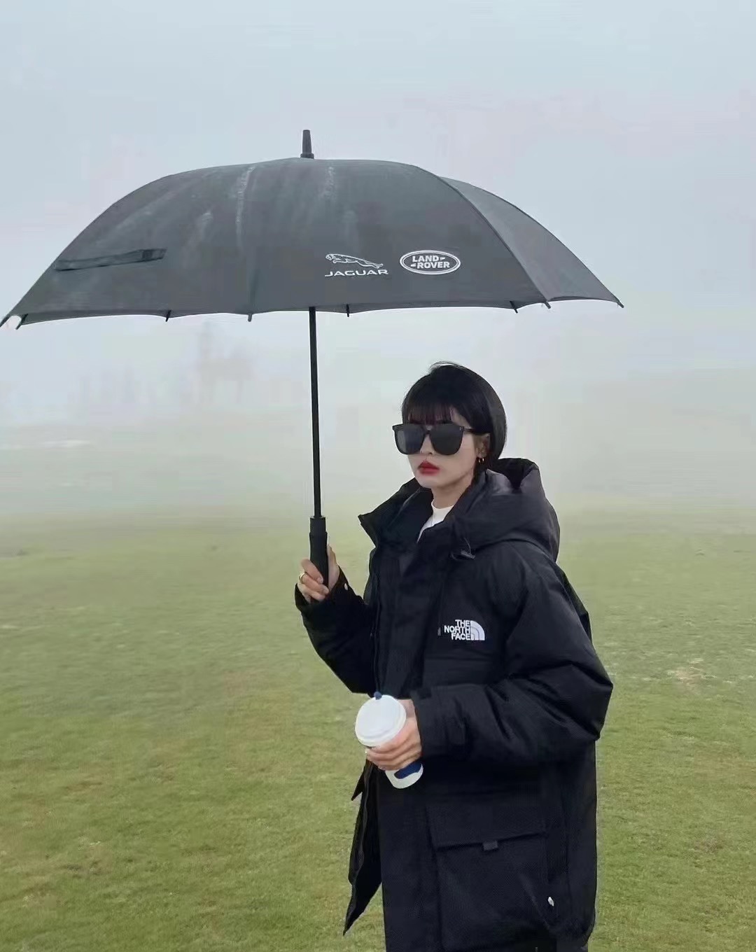 𝐓𝐡𝐞 𝐍𝐨𝐫𝐭𝐡 𝐅𝐚𝐜𝐞 F22 ノースフェイス 大きなポケット付きワークスタイルダウンコート 申ミナ（シン・ミナ）着用モデルmoncler