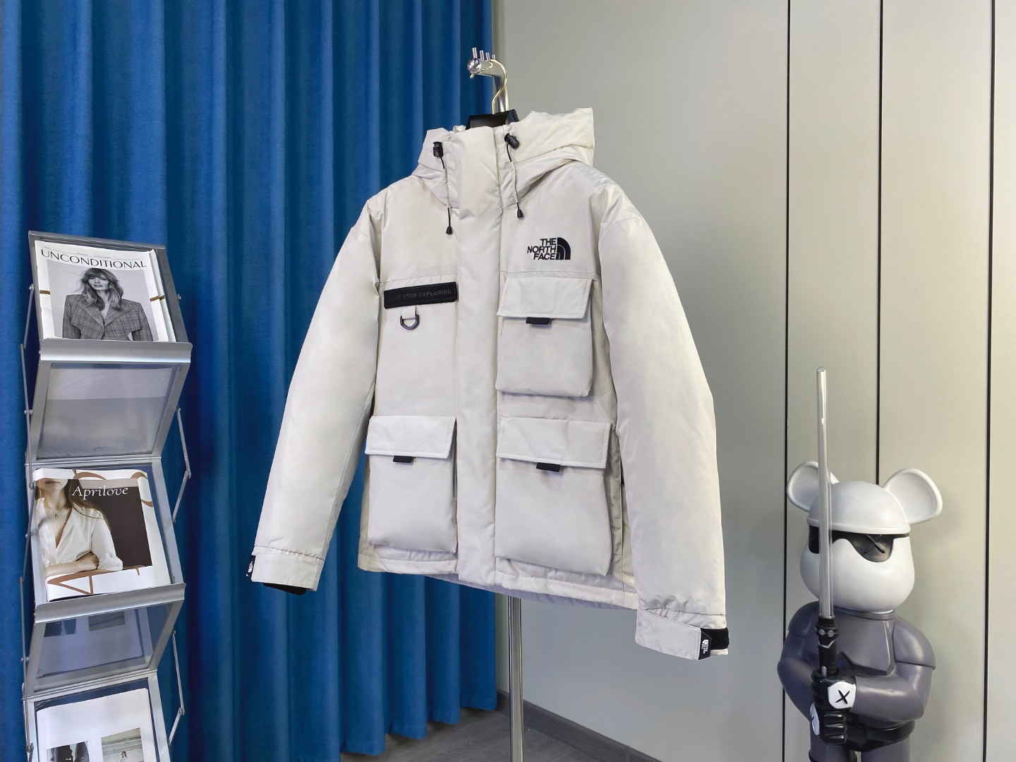 𝐓𝐡𝐞 𝐍𝐨𝐫𝐭𝐡 𝐅𝐚𝐜𝐞 F22 ノースフェイス 大きなポケット付きワークスタイルダウンコート 申ミナ（シン・ミナ）着用モデルmoncler