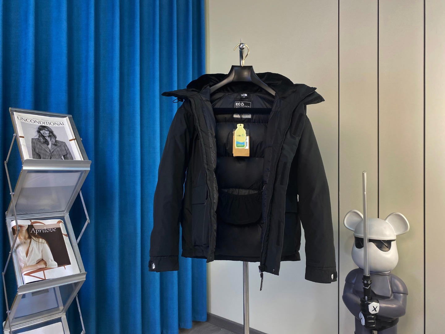 𝐓𝐡𝐞 𝐍𝐨𝐫𝐭𝐡 𝐅𝐚𝐜𝐞 F22 ノースフェイス 大きなポケット付きワークスタイルダウンコート 申ミナ（シン・ミナ）着用モデルmoncler