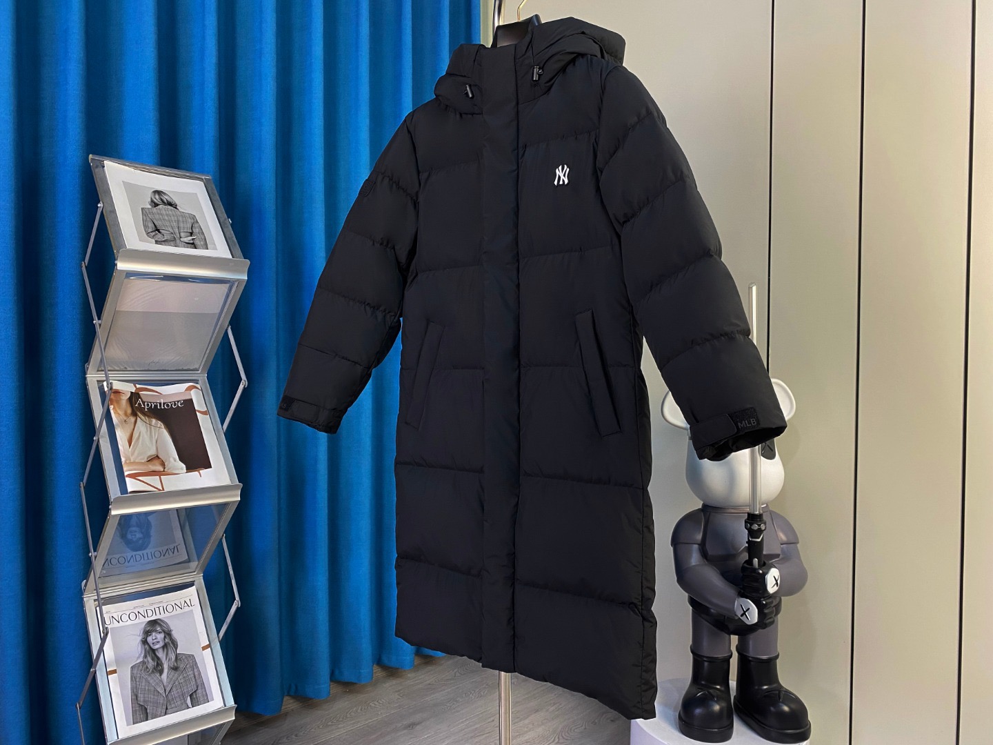 MLB ロングダウンコート 申ミナ（シン・ミナ）着用モデル NYロゴ入り カップルペアモデルmoncler