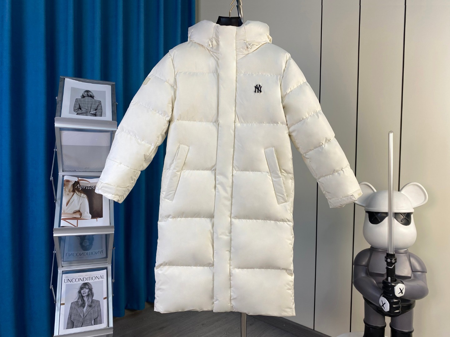 MLB ロングダウンコート 申ミナ（シン・ミナ）着用モデル NYロゴ入り カップルペアモデルmoncler