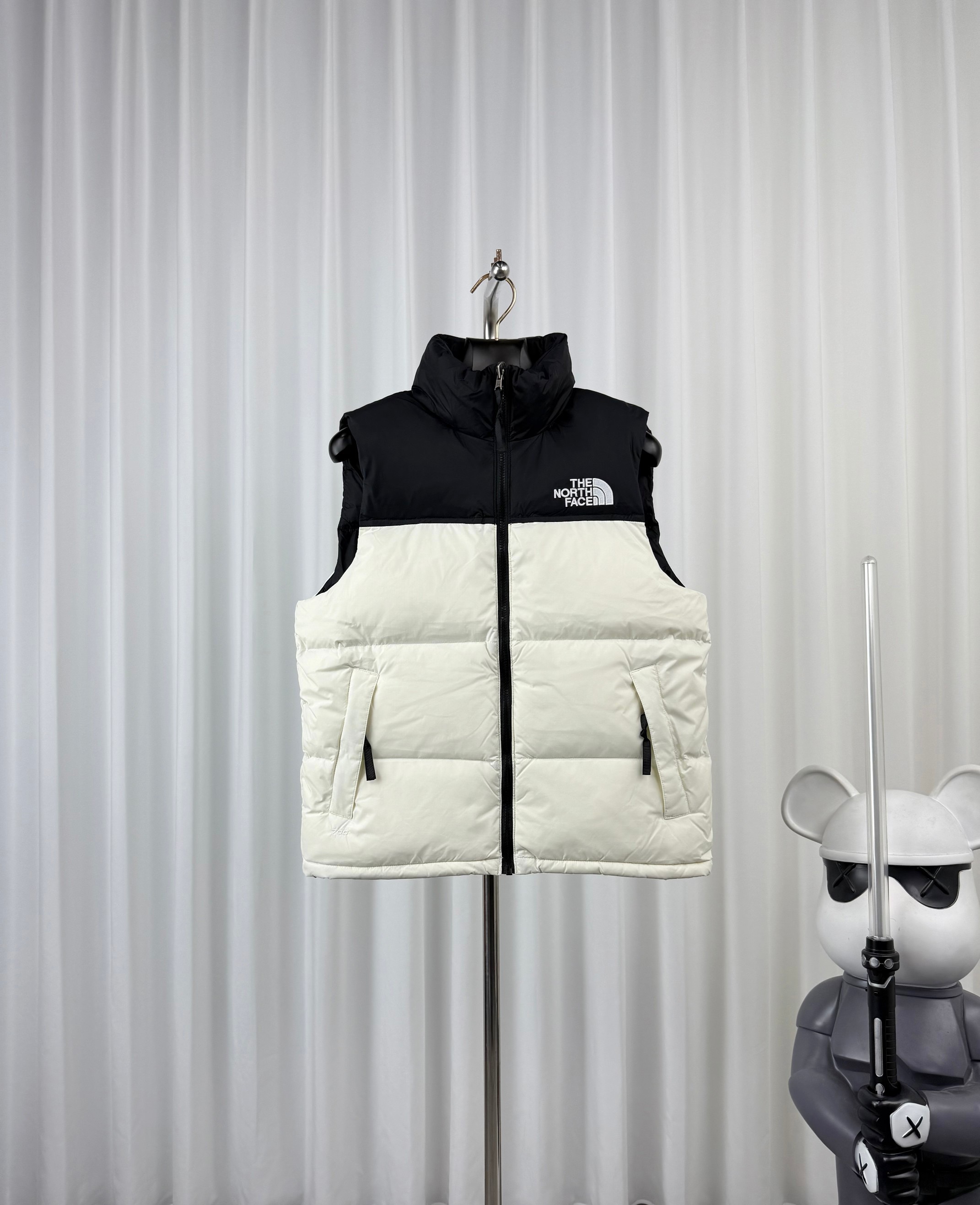𝐓𝐡𝐞 𝐍𝐨𝐫𝐭𝐡 𝐅𝐚𝐜𝐞 1996 ノースフェイス キッズダウンベスト／子供用ダウンベストmoncler
