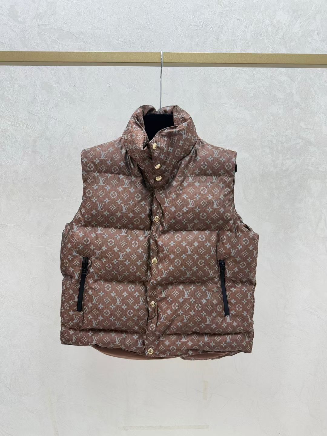 LOUIS VUITTON  ルイ・ヴィトン* 👑2025年秋冬新作 ダウンベスト ホワイトグースダウン  MONCLER