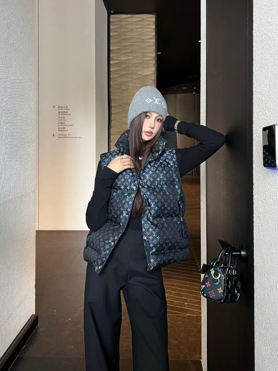 LOUIS VUITTON  ルイ・ヴィトン* 👑2025年秋冬新作 ダウンベスト ホワイトグースダウン  MONCLER