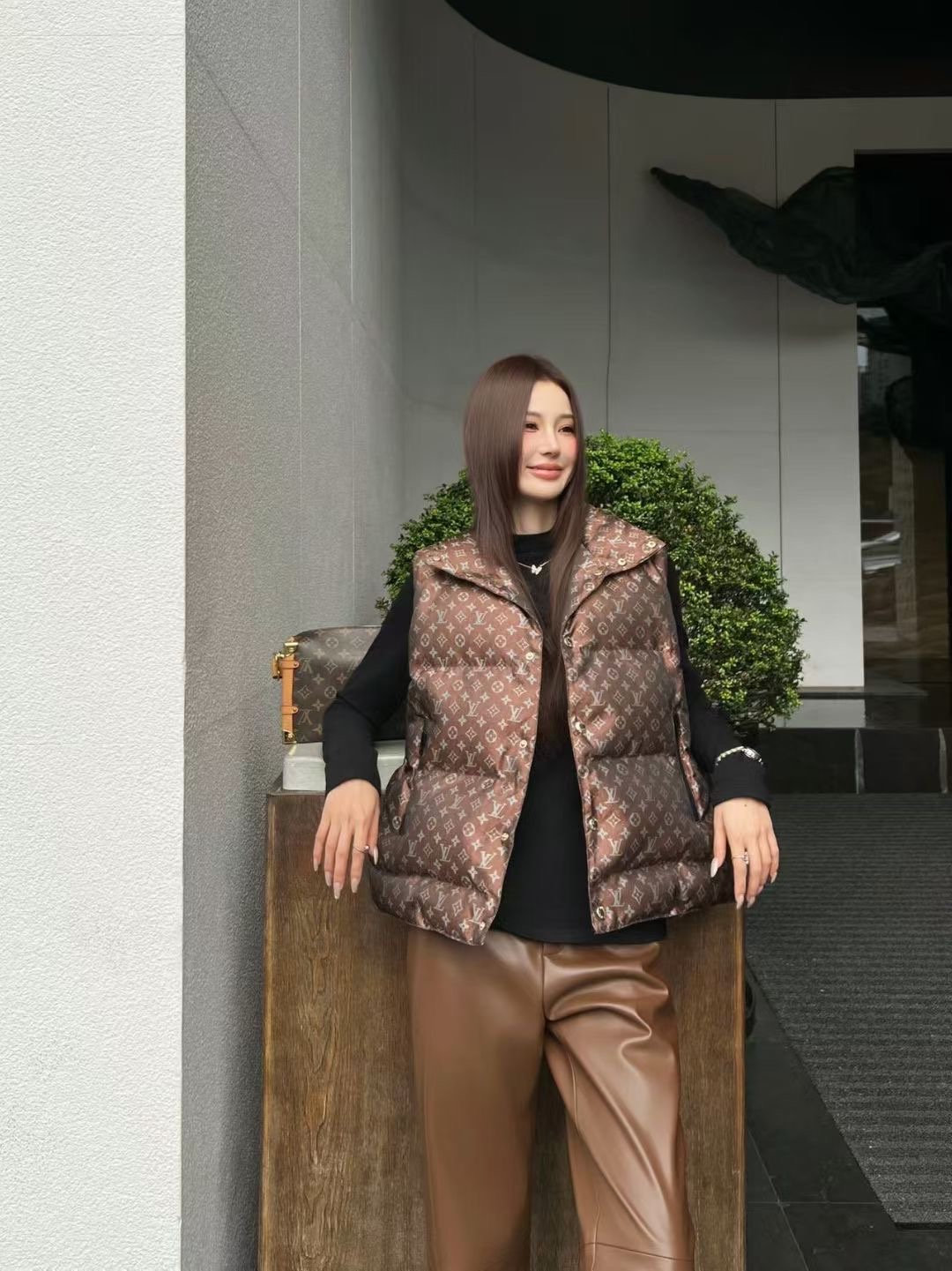 LOUIS VUITTON  ルイ・ヴィトン* 👑2025年秋冬新作 ダウンベスト ホワイトグースダウン  MONCLER