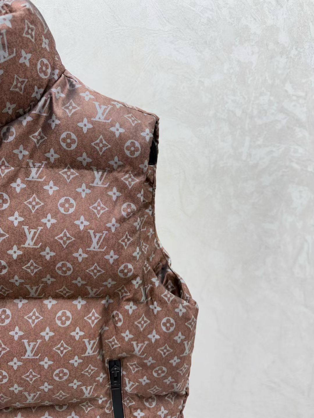 LOUIS VUITTON  ルイ・ヴィトン* 👑2025年秋冬新作 ダウンベスト ホワイトグースダウン  MONCLER