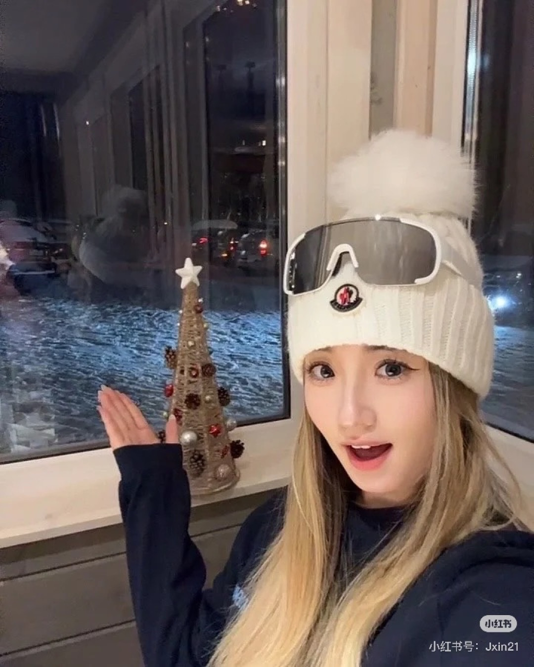 モンクレール新作 フォックスファーボール付きニット帽 Moncler