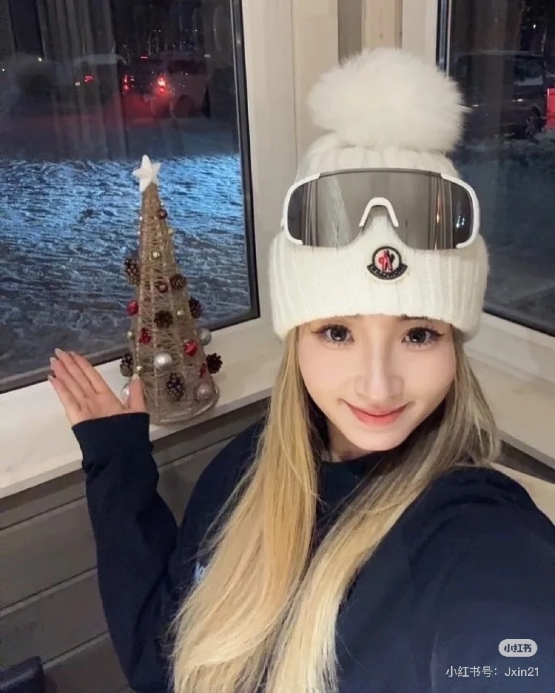 モンクレール新作 フォックスファーボール付きニット帽 Moncler