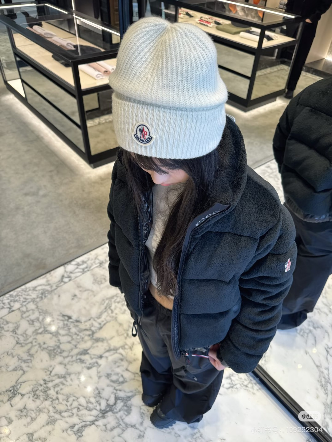 モンクレール新作 フォックスファーボール付きニット帽 Moncler