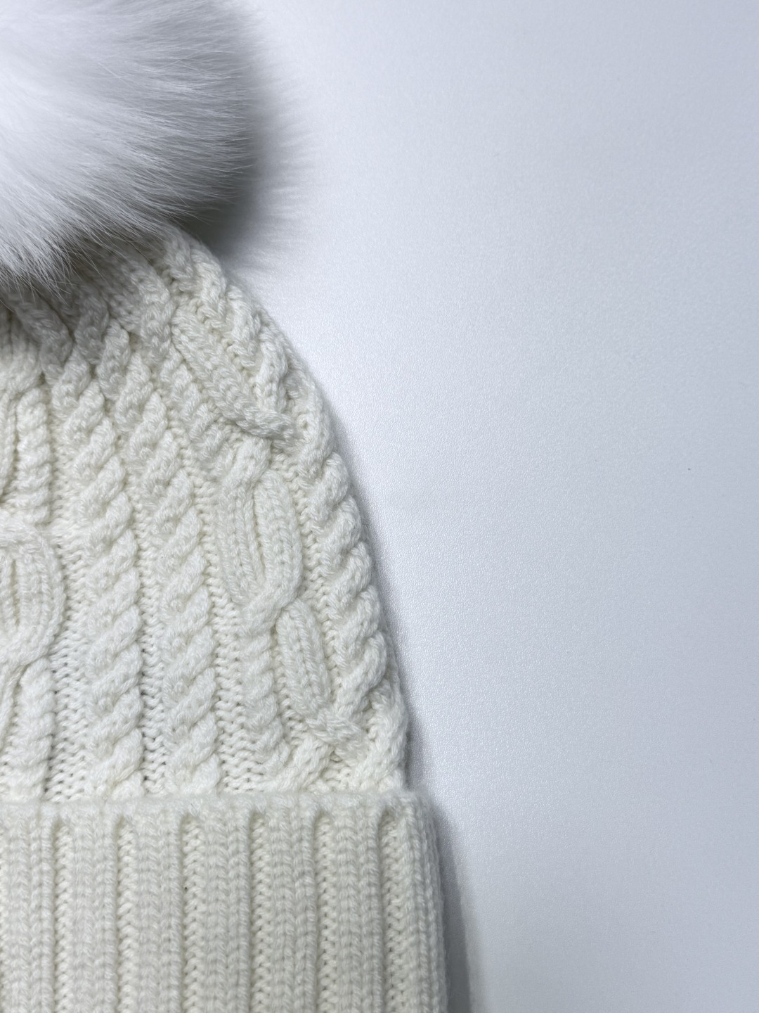 モンクレール新作 フォックスファーボール付きニット帽 Moncler