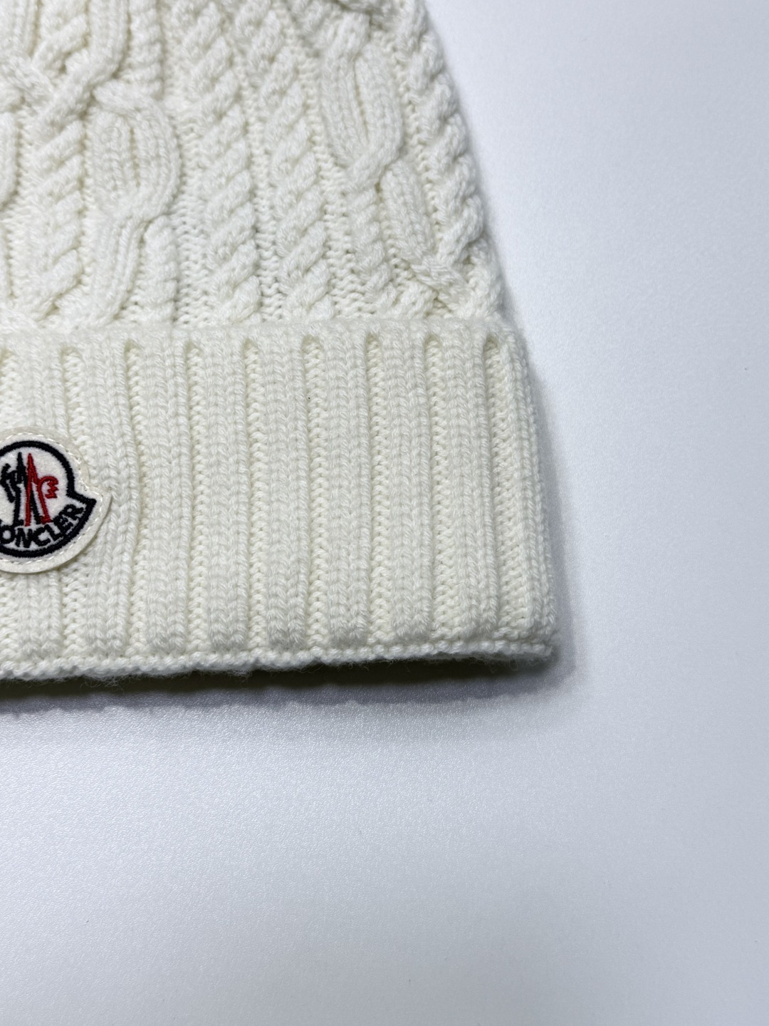 モンクレール新作 フォックスファーボール付きニット帽 Moncler