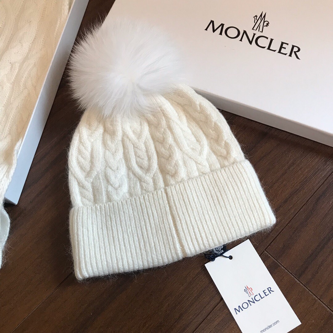 モンクレール新作 フォックスファーボール付きニット帽+マフラー 2枚 Moncler