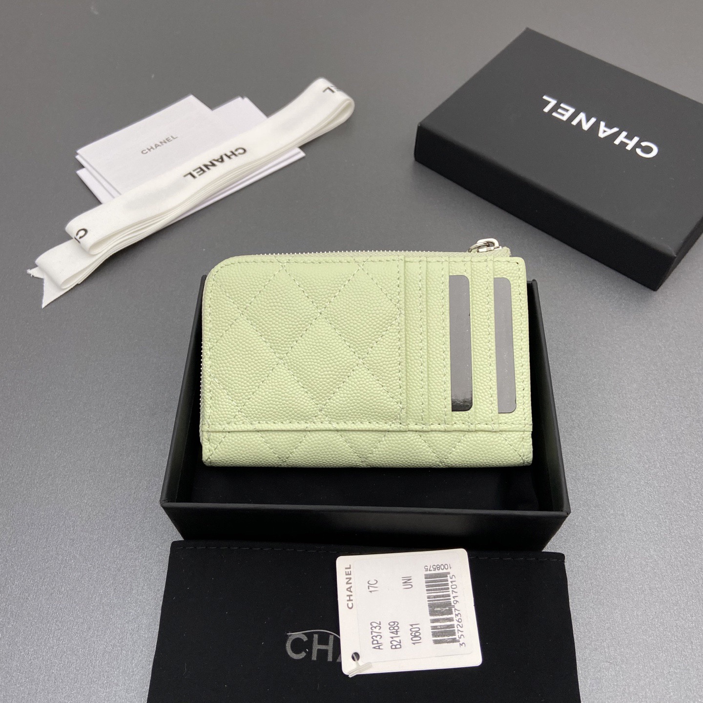 《シルエットとロゴが可愛い♪》CHANEL マトラッセ三つ折り財布