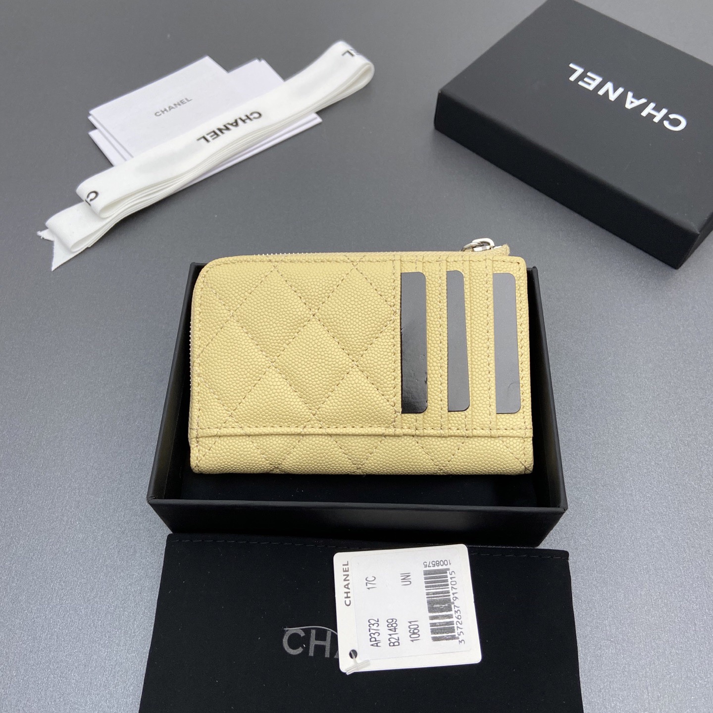 《シルエットとロゴが可愛い♪》CHANEL マトラッセ三つ折り財布