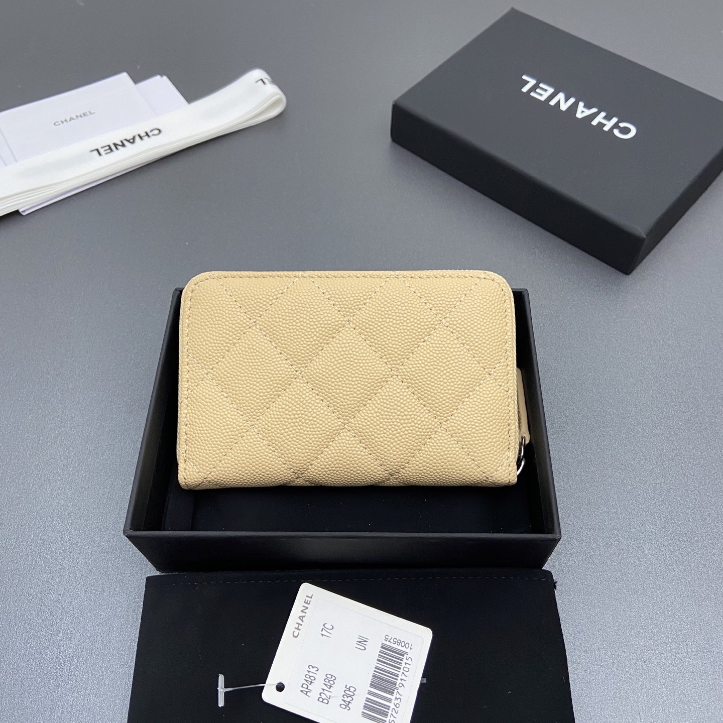 《シルエットとロゴが可愛い♪》CHANEL マトラッセ三つ折り財布