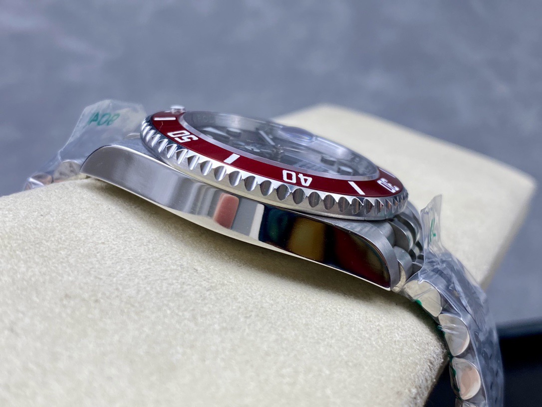 ROLEX ロレックス 潜水者SUBシリーズ  機械式時計潜水艇乗組員「70周年記念日」を称えて