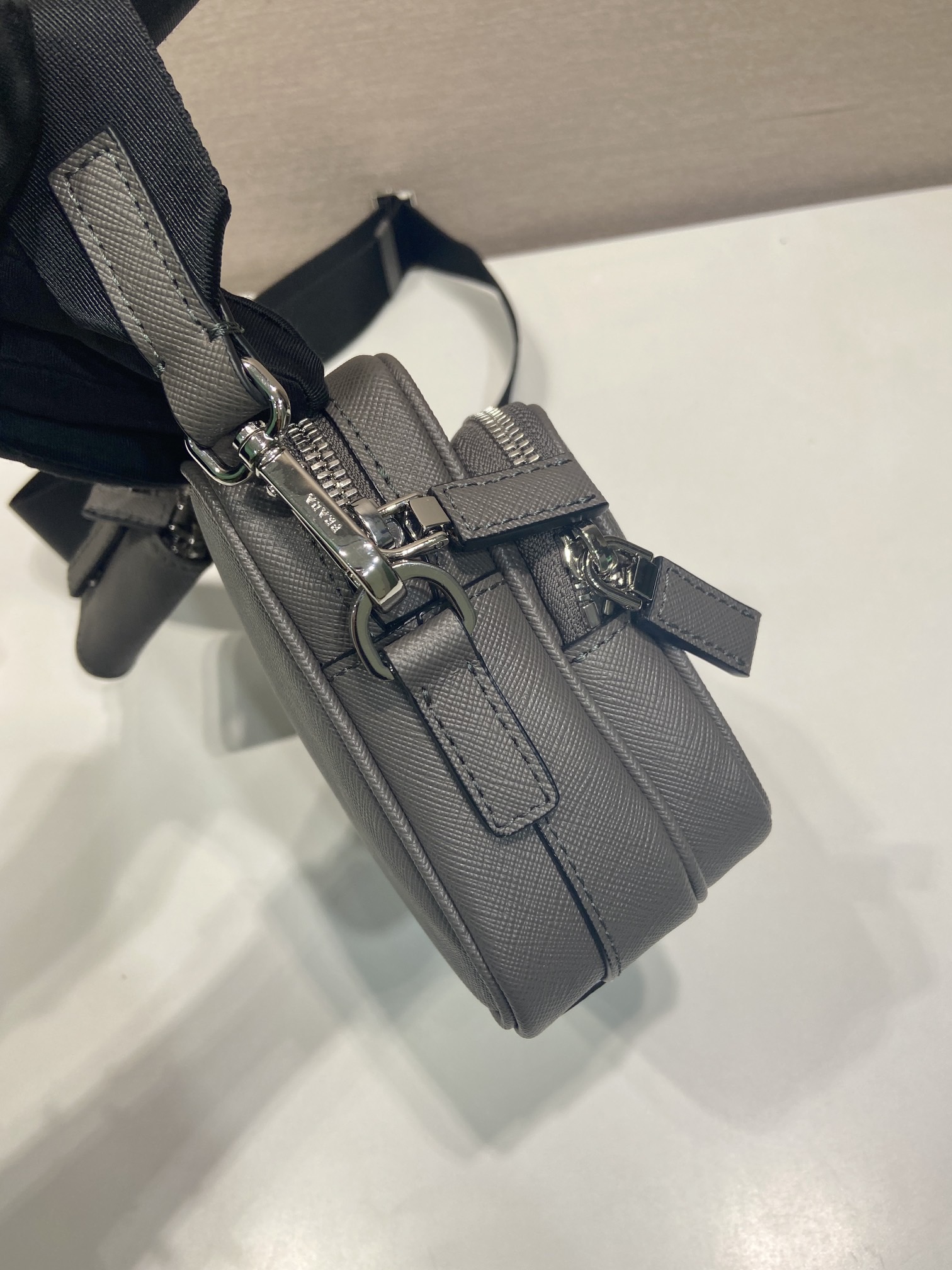 PRADA 新作デビュー🔥 PRADA ハンドバッグ（スモール）ショルダーバッグ 2VH170