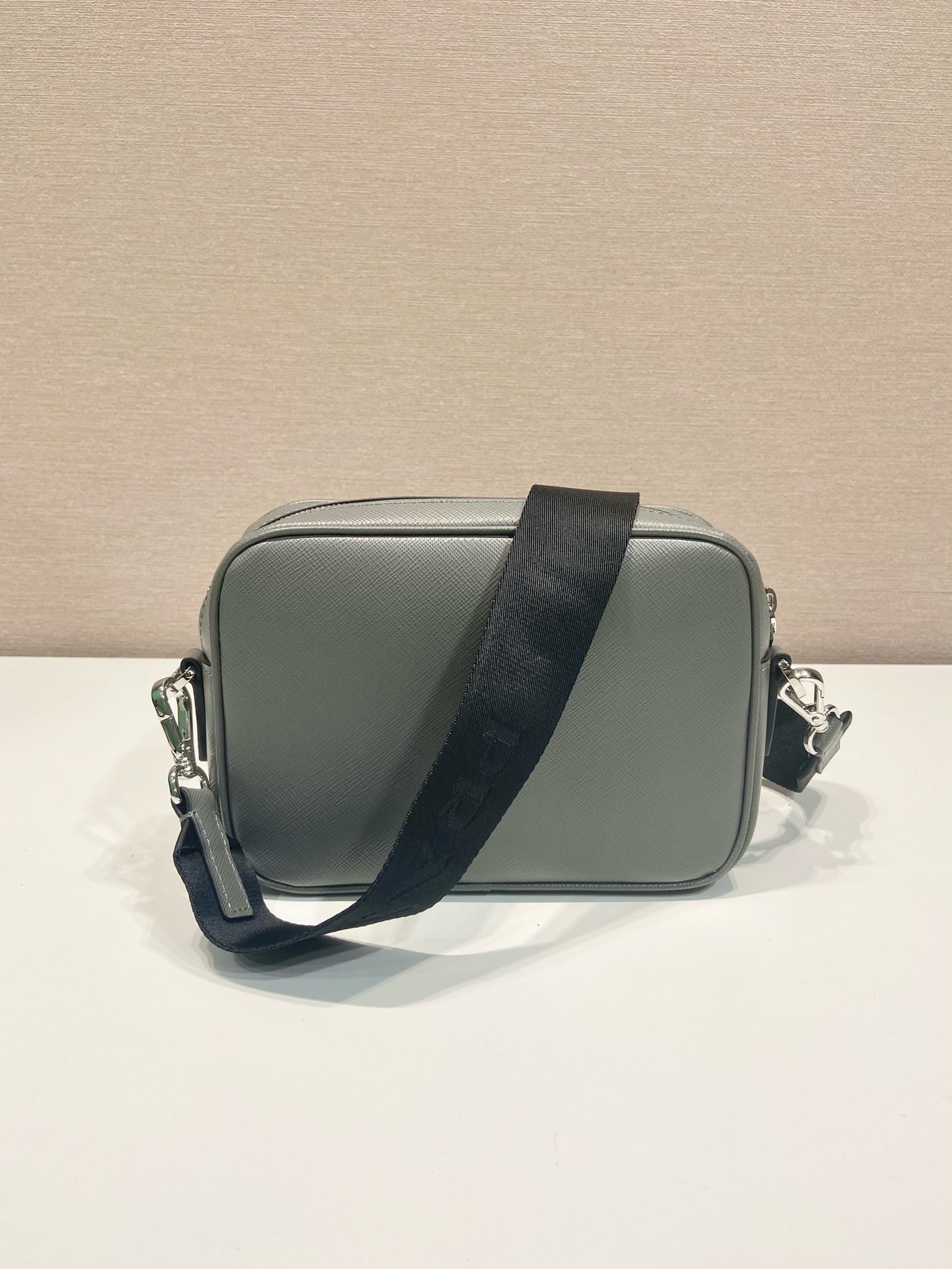 PRADA 新作デビュー🔥 PRADA ハンドバッグ（スモール）ショルダーバッグ 2VH170