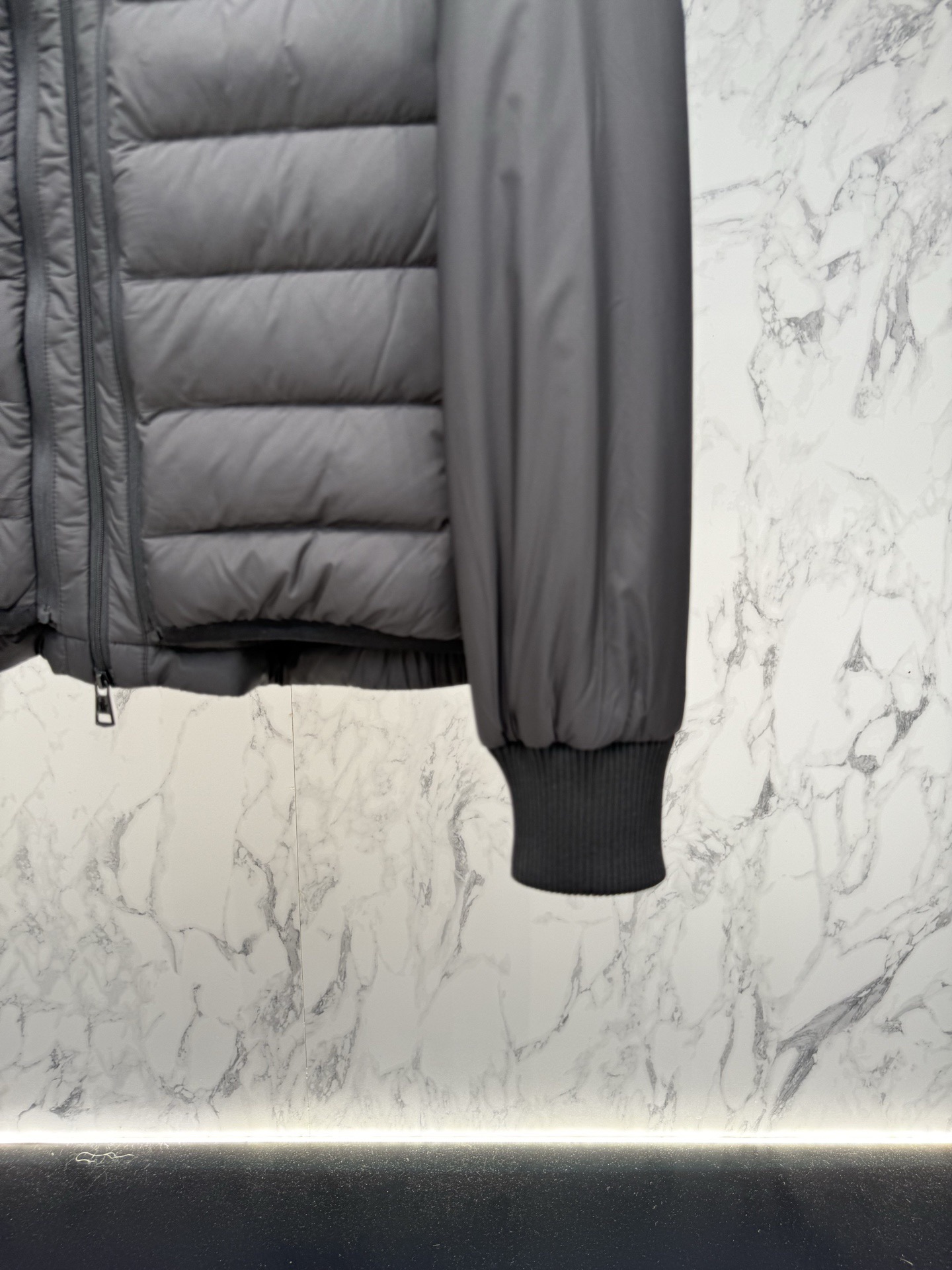 爆買い！MONCLER2026モンクレール Verney メンズ 3-in-1 ショートダウンジャケット定番ダウンコート 限定発売中！多くの著名人やセレブに愛用されています! 