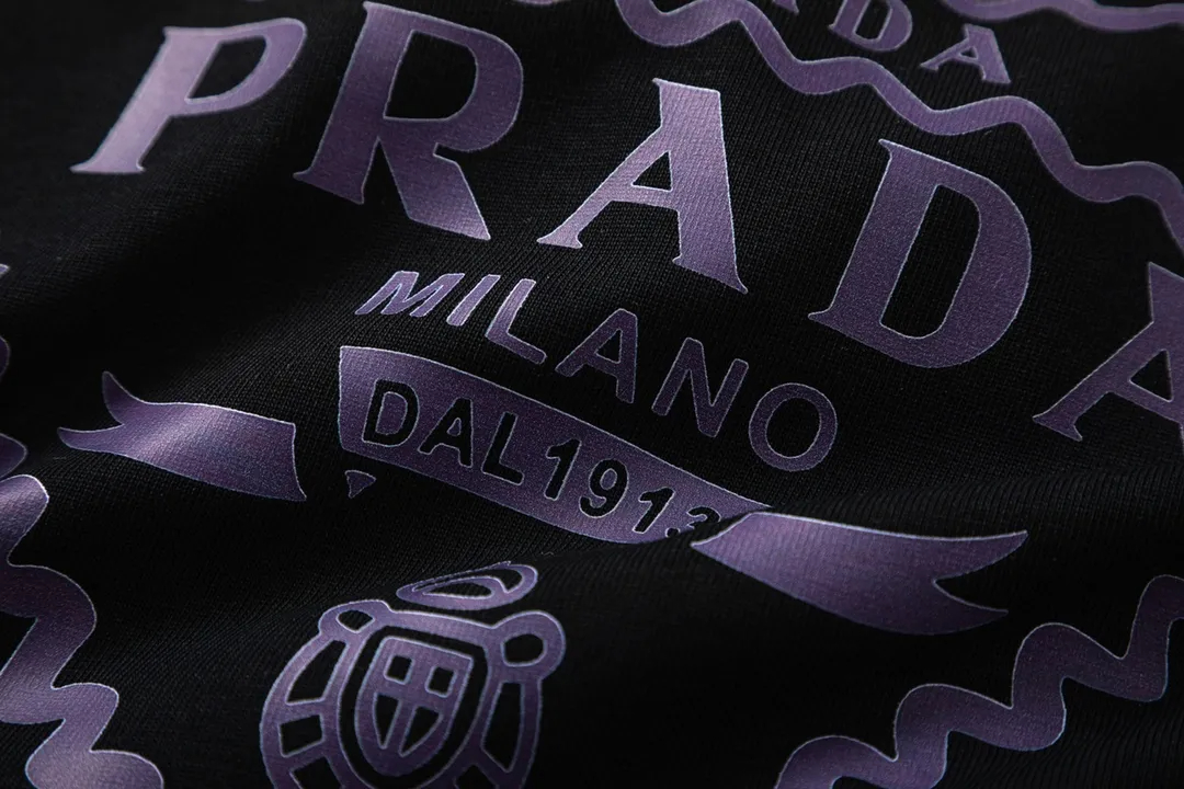 【PRADA 公式旗艦店】プラダ Tシャツご好評に付き再入荷！
