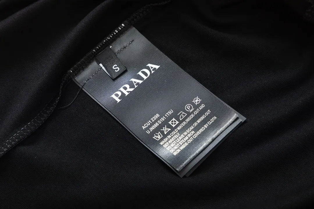 【PRADA 公式旗艦店】プラダ Tシャツご好評に付き再入荷！