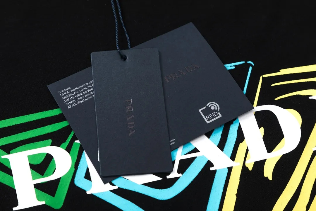 【PRADA 公式旗艦店】プラダ Tシャツご好評に付き再入荷！