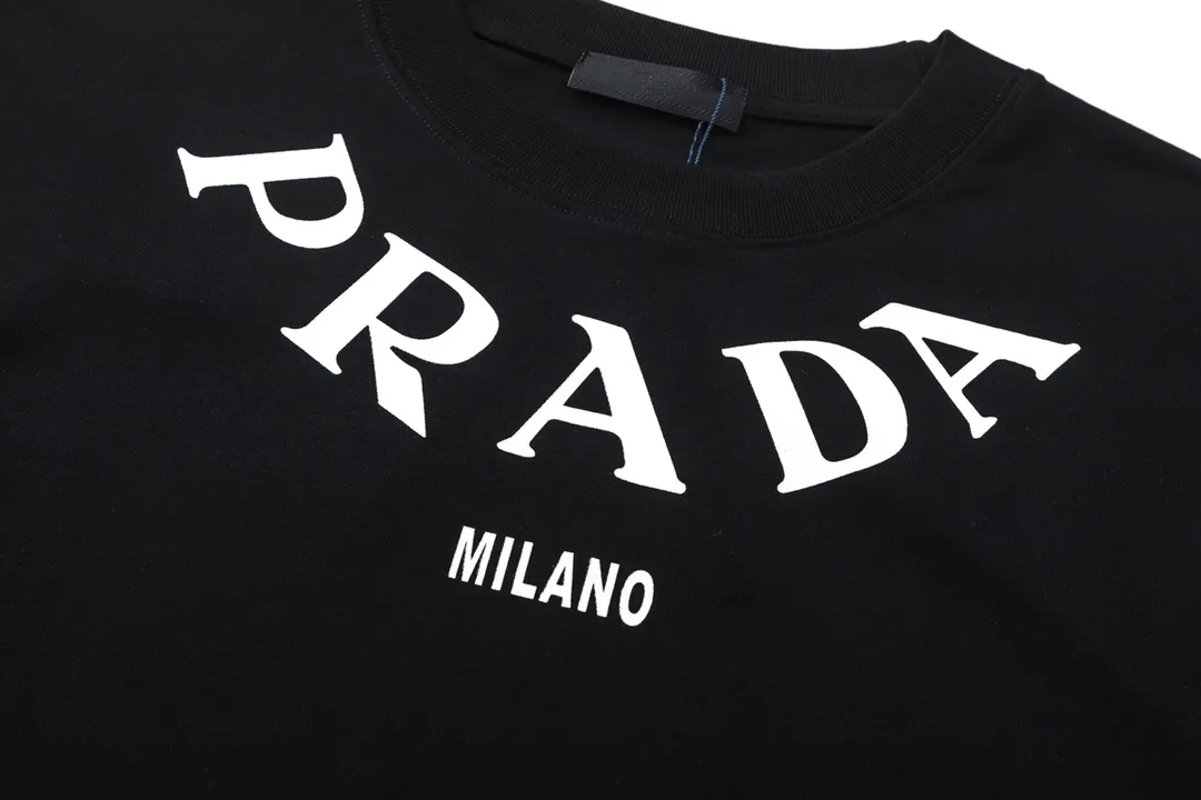 【PRADA 公式旗艦店】プラダ Tシャツご好評に付き再入荷！