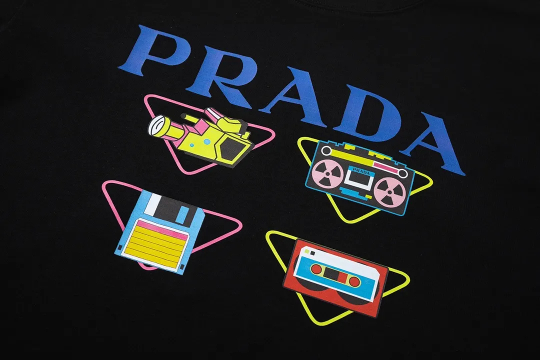 【PRADA 公式旗艦店】プラダ Tシャツご好評に付き再入荷！