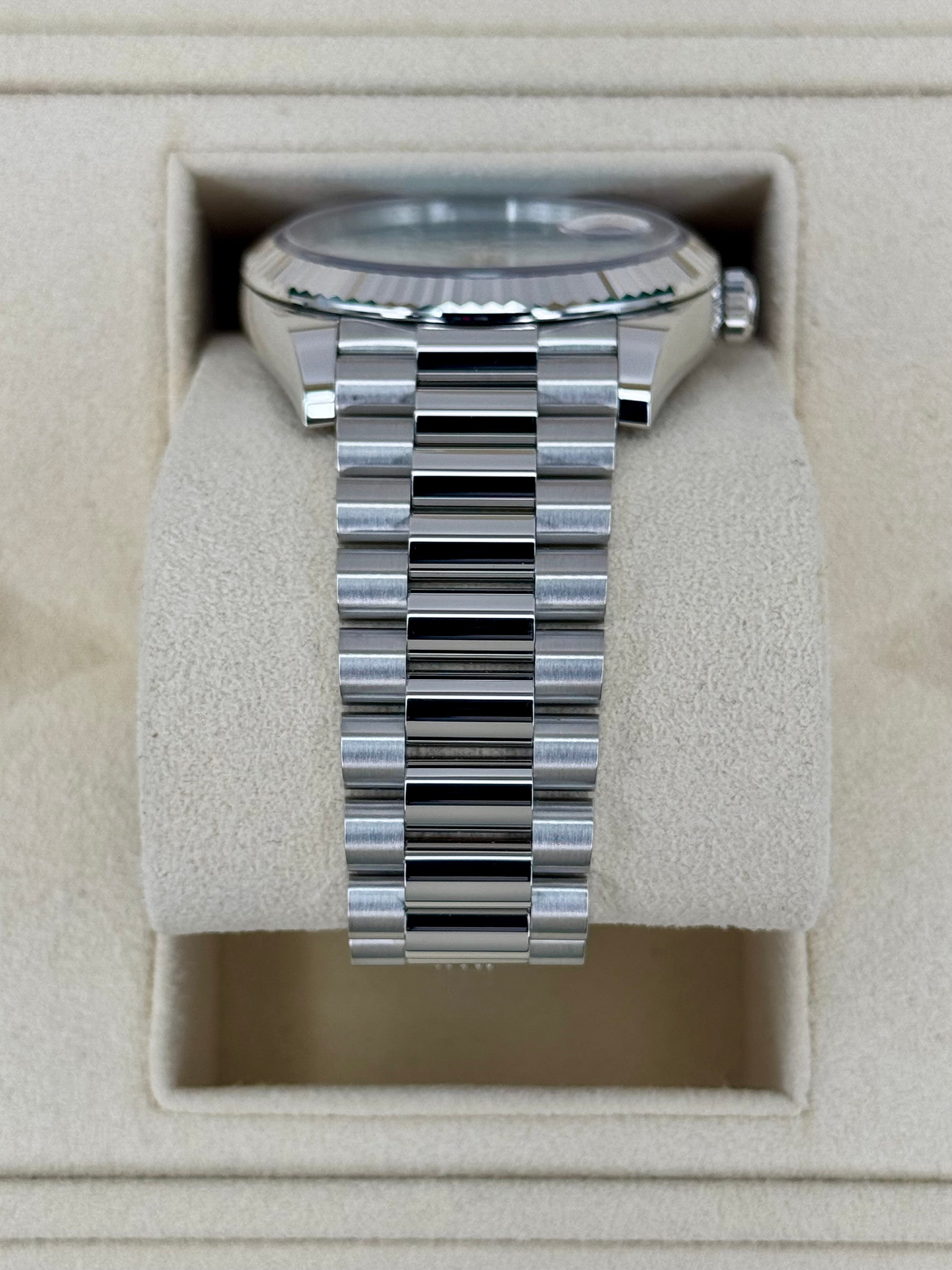 NEW 2024 ロレックス デイデイト プラチナ 40mm 228236 アイスブルーローマンダイヤル