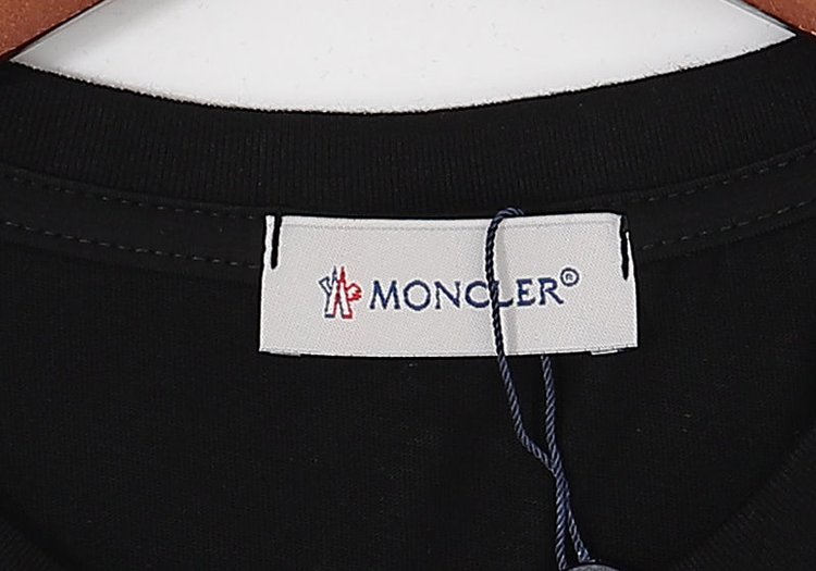 【Moncler 】(モンクレール)男女兼用、ご好評に付き再入荷!
