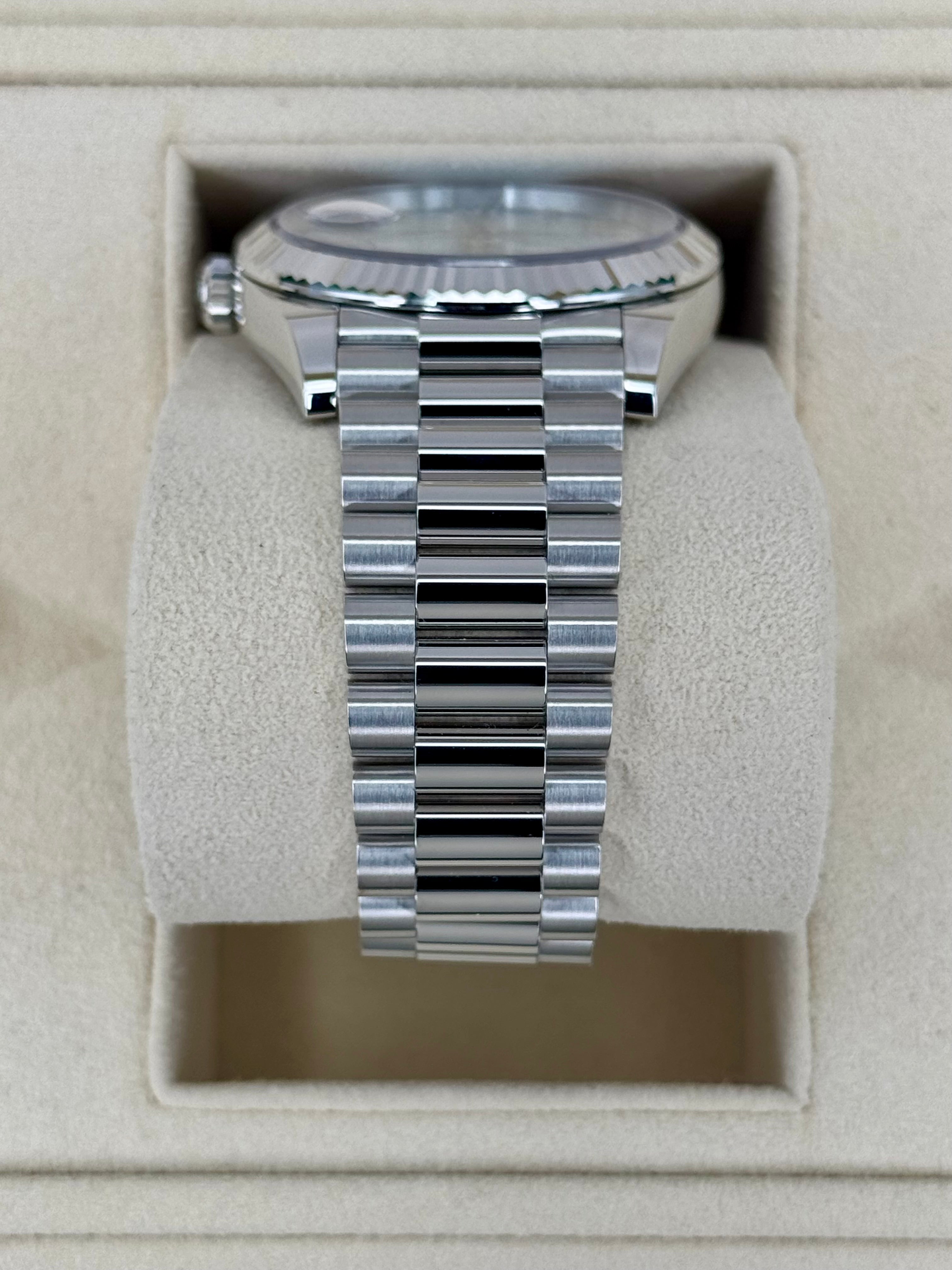 NEW 2024 ロレックス デイデイト プラチナ 40mm 228236 アイスブルーローマンダイヤル