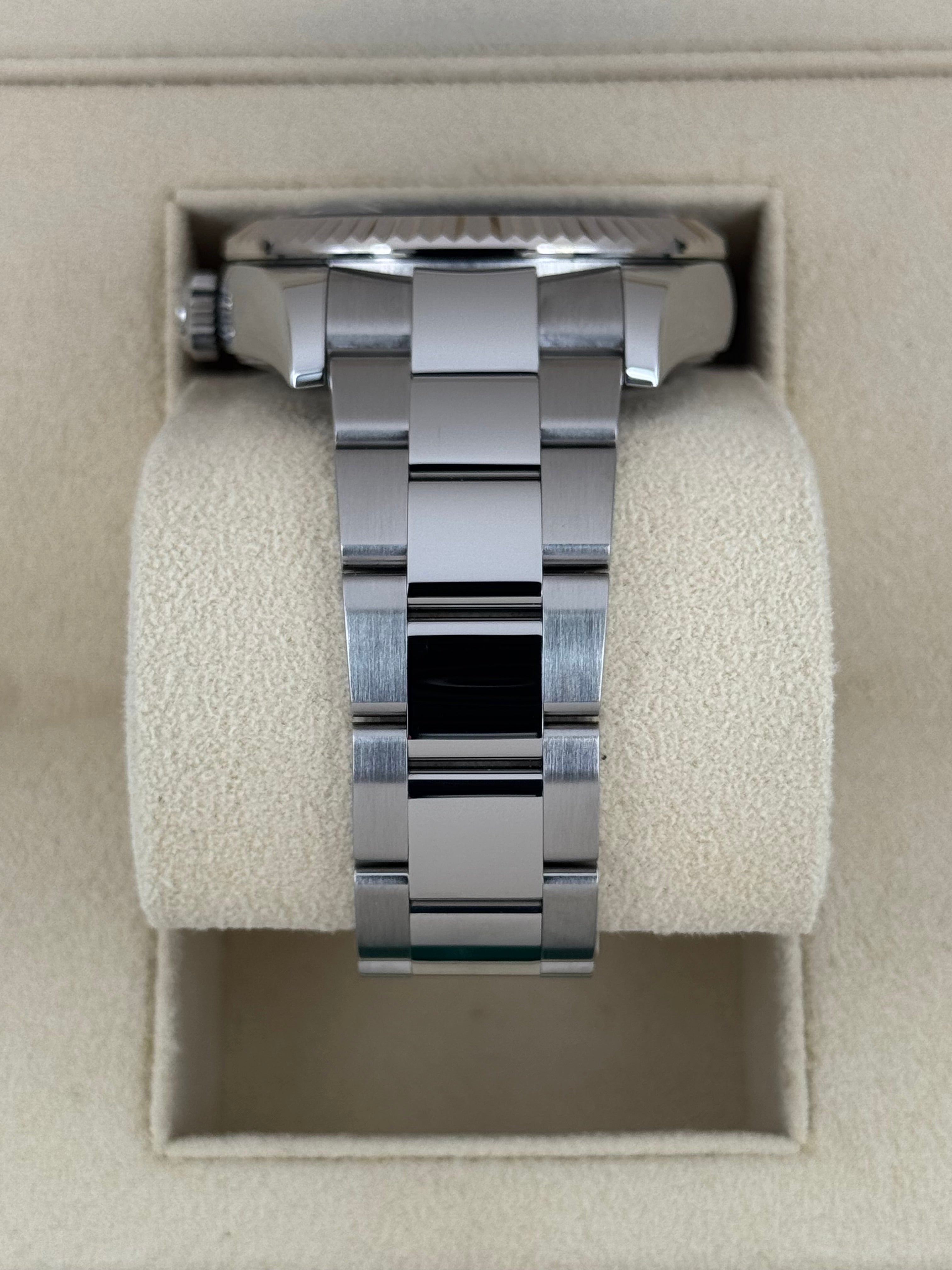 2023 ロレックス スカイドゥエラー 42mm 326934 オイスターブルー文字盤