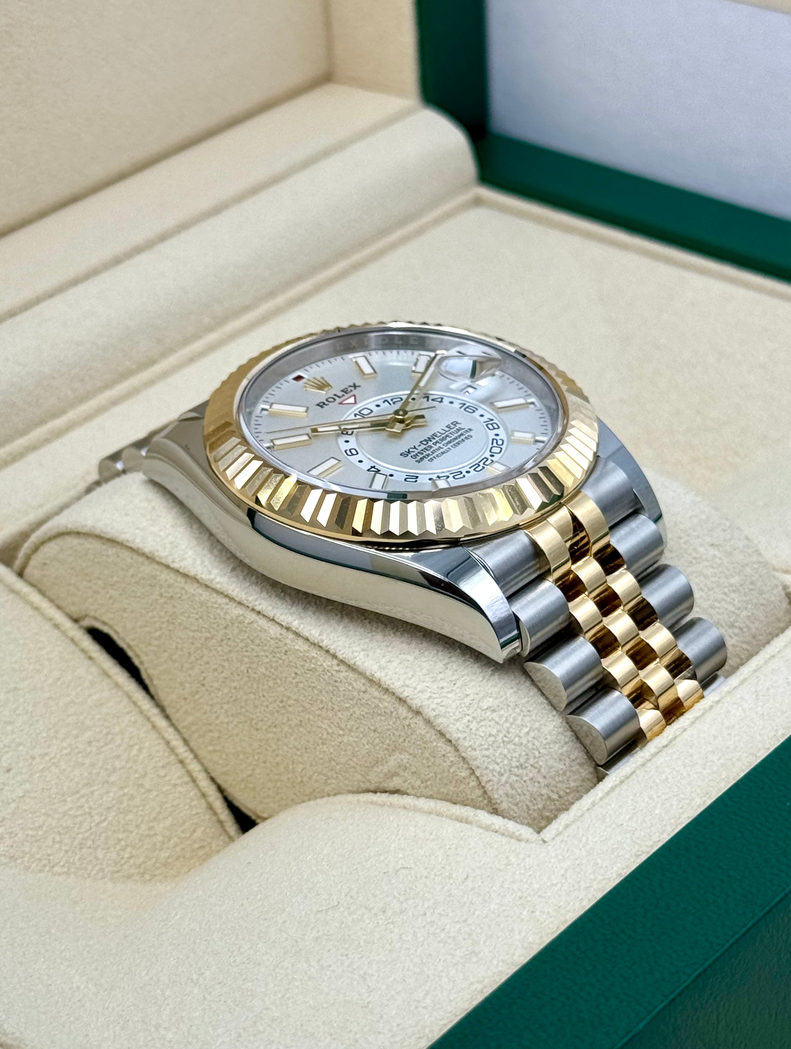 NEW 2024 ロレックス スカイドゥエラー 42mm 336933 ツートーンジュビリーホワイトダイヤル